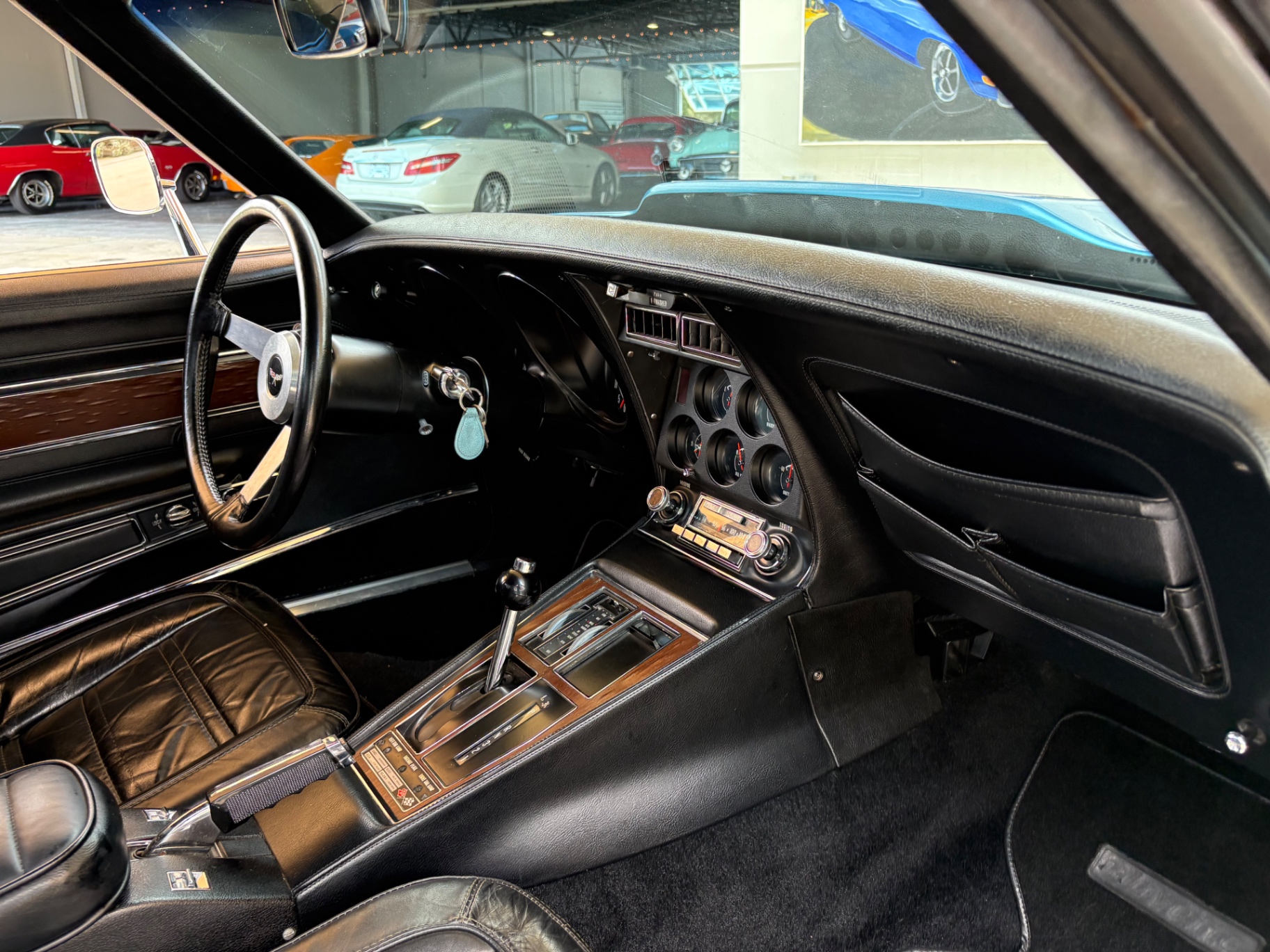 Vehicle photo 38