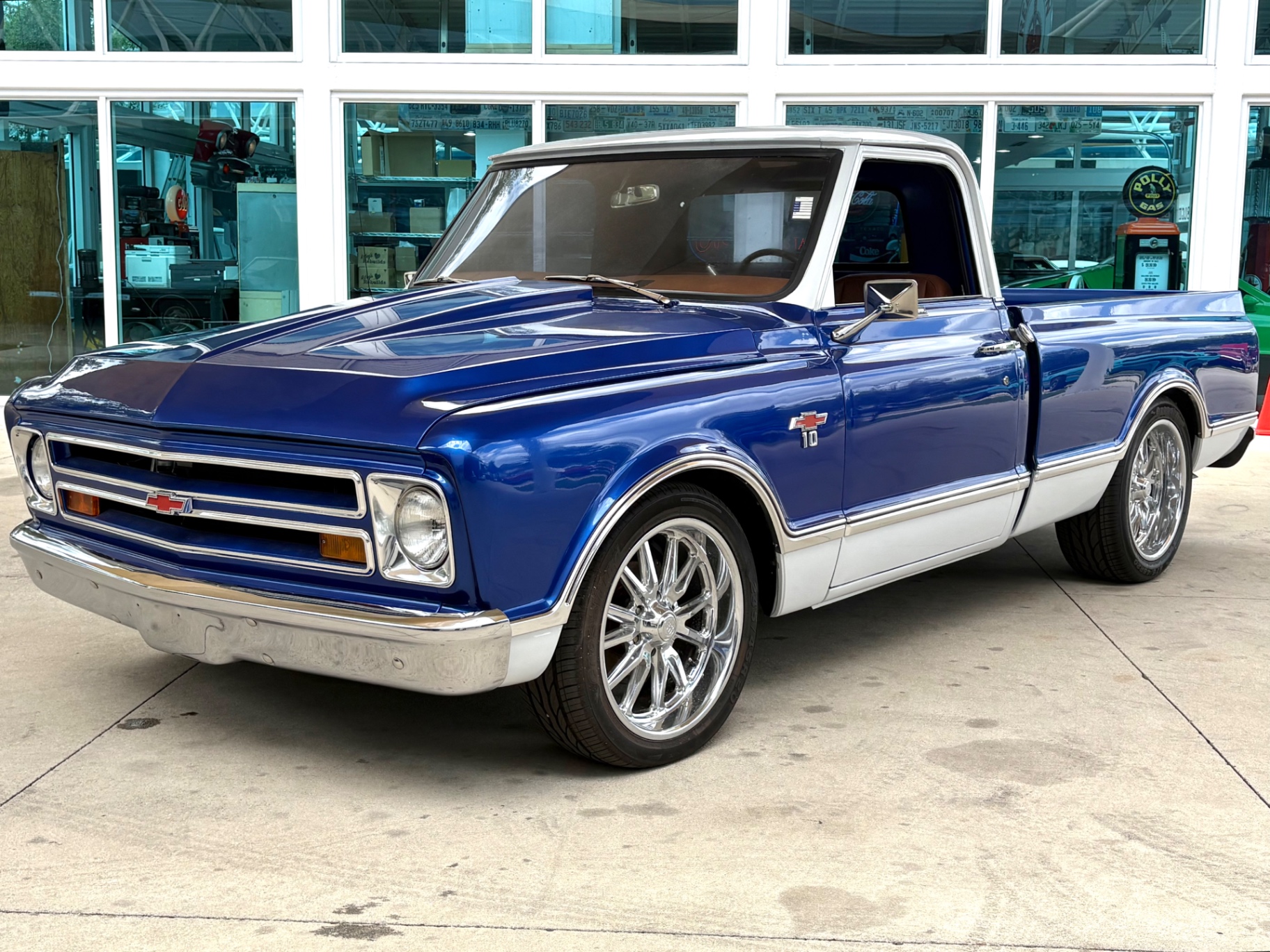 Vehicle photo 11
