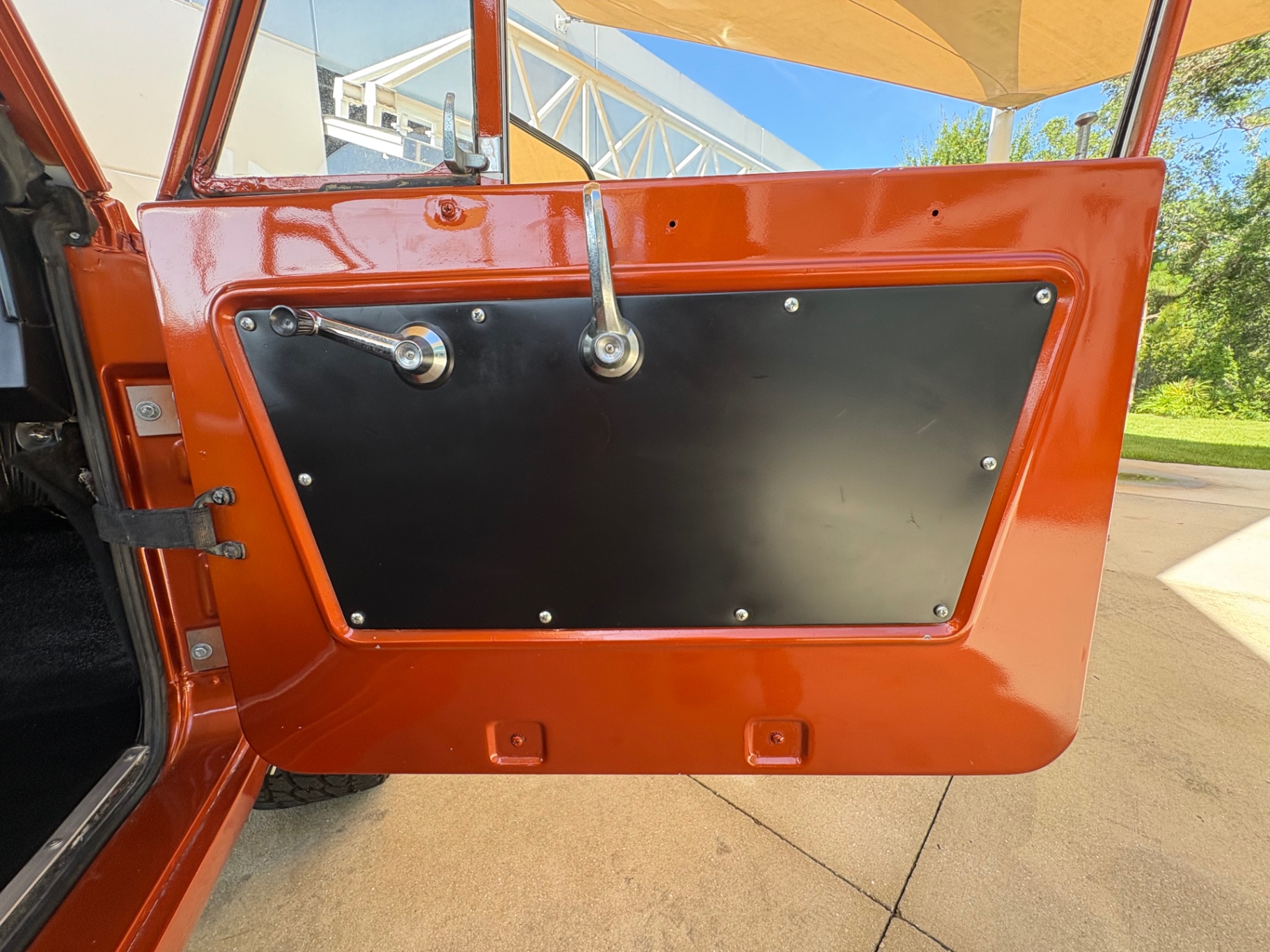 Vehicle photo 34