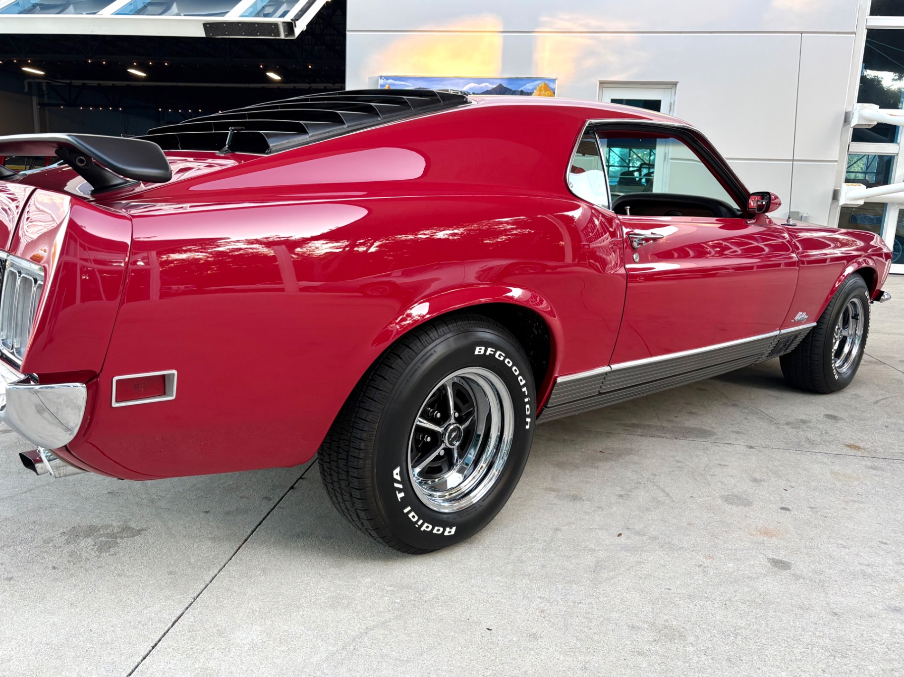 Vehicle photo 16