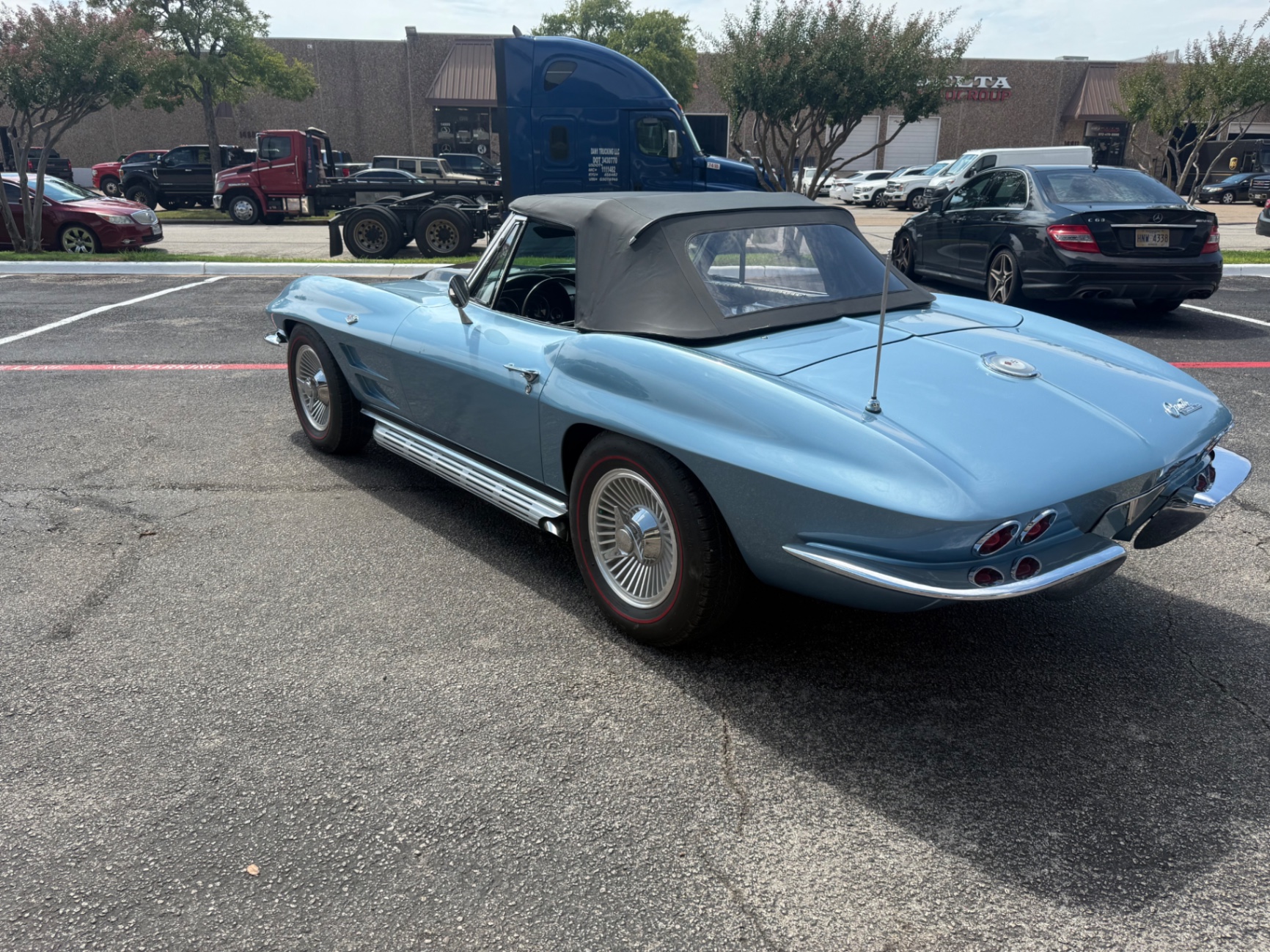 Vehicle photo 15