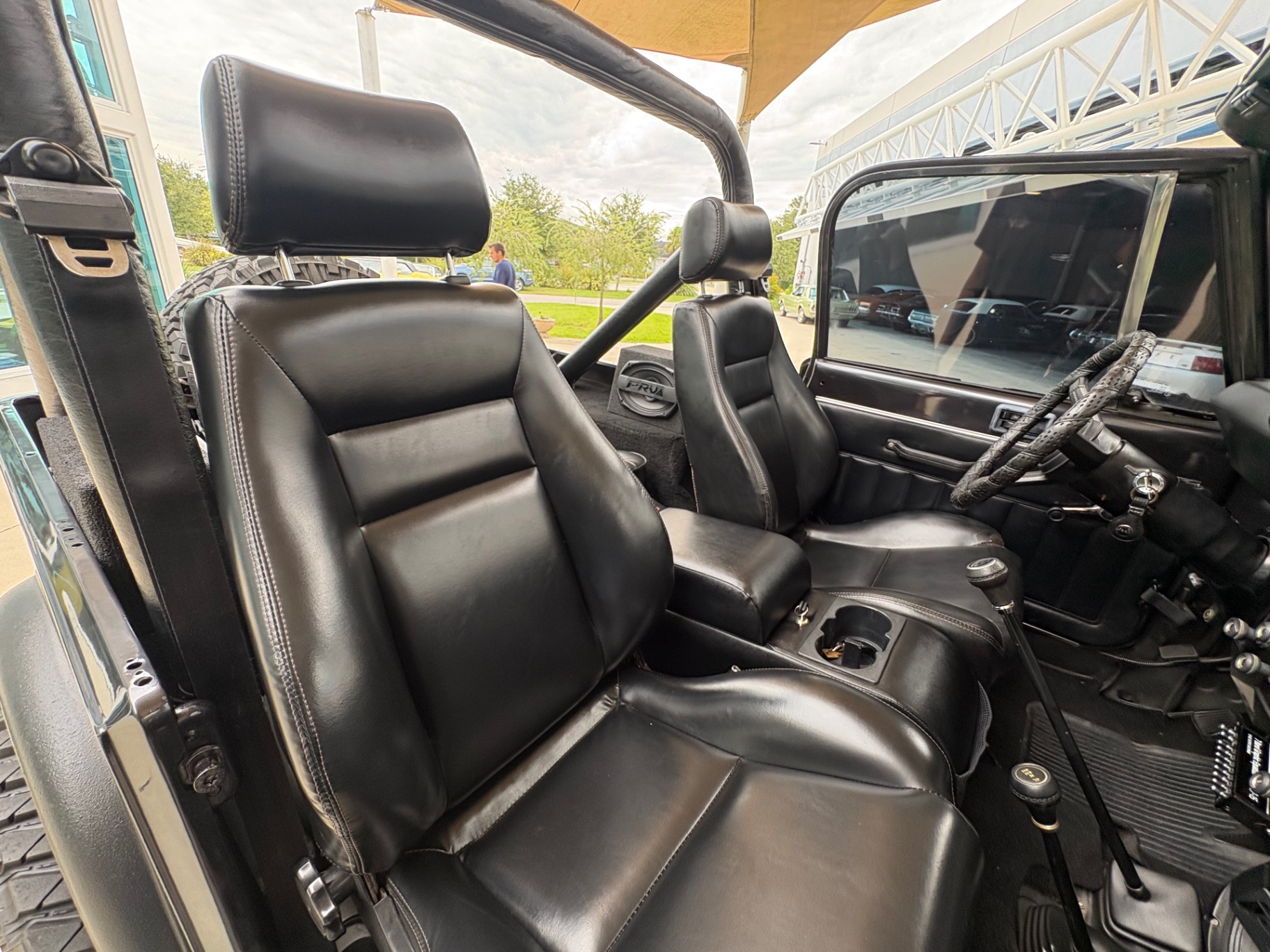 Vehicle photo 40