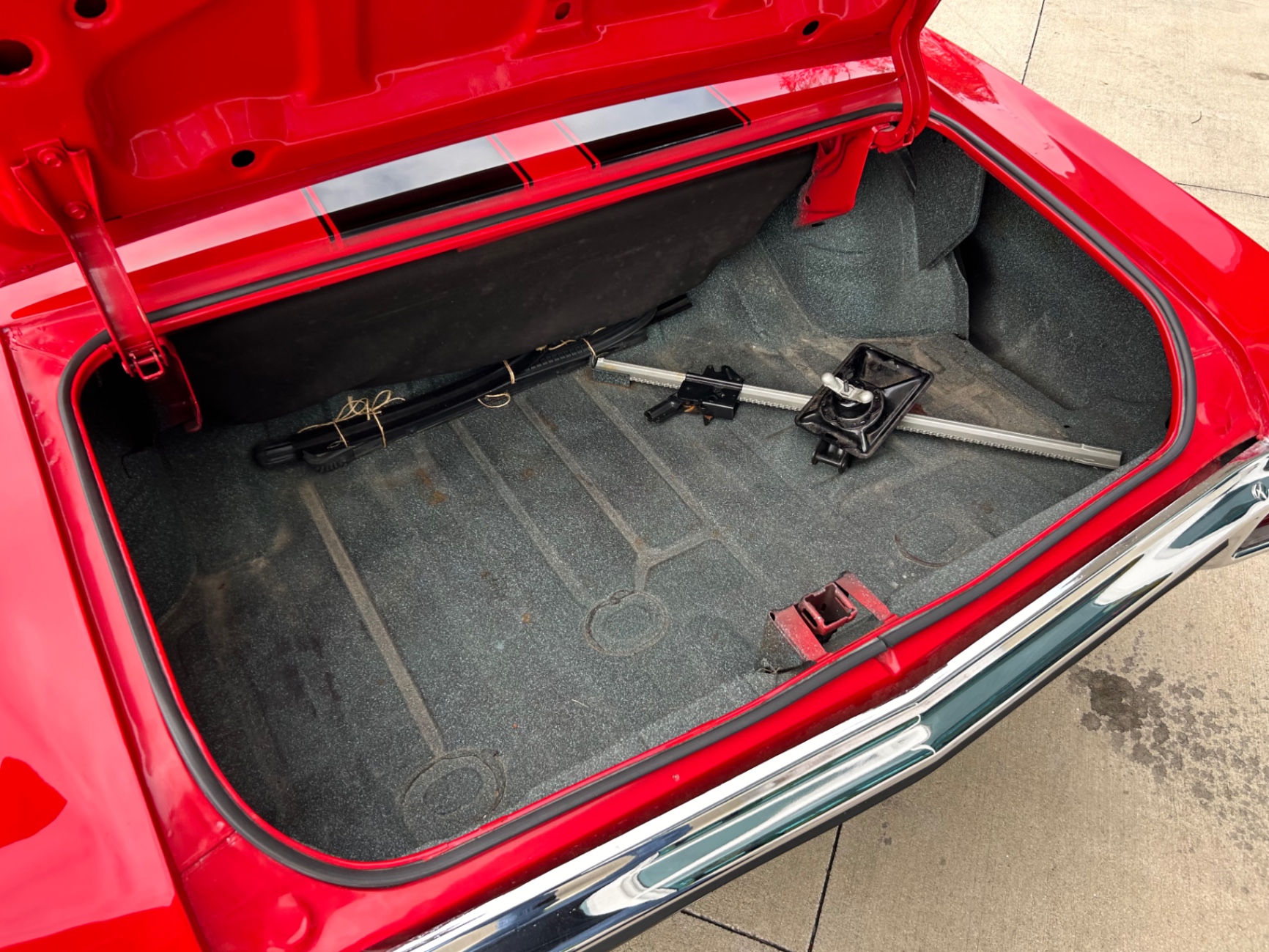Vehicle photo 9