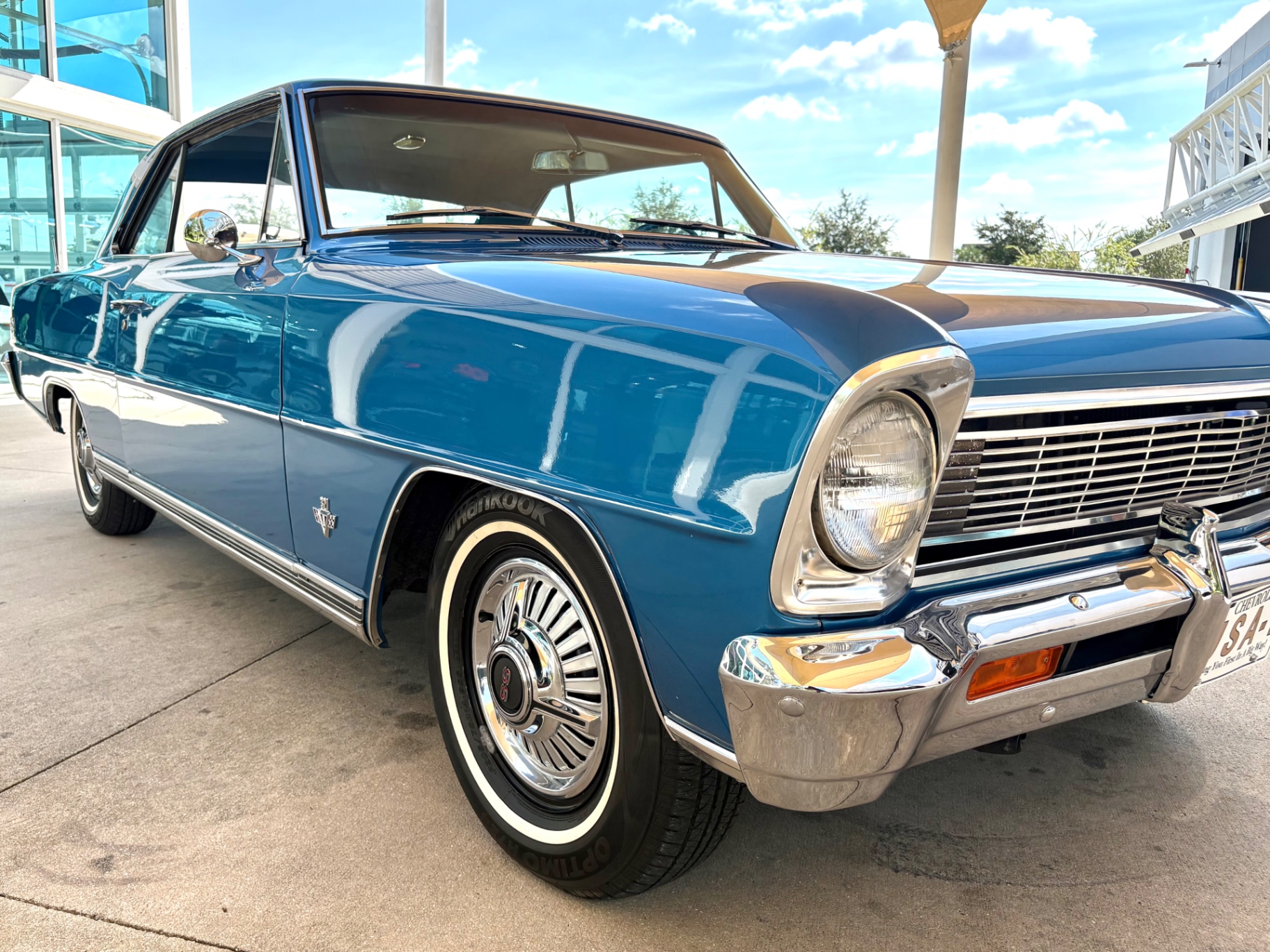 Vehicle photo 18