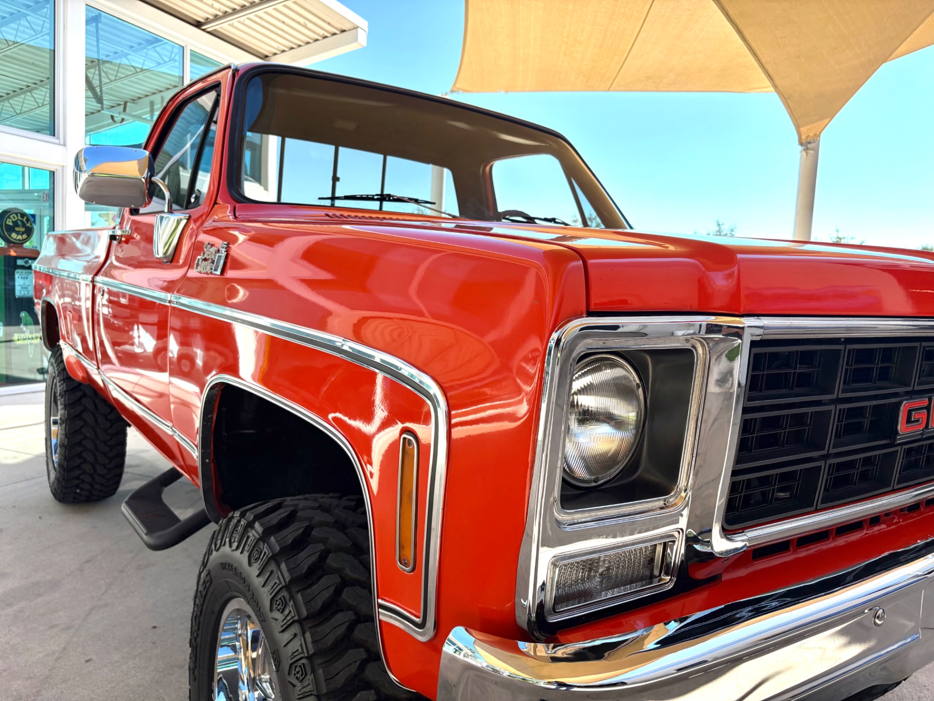 Vehicle photo 18