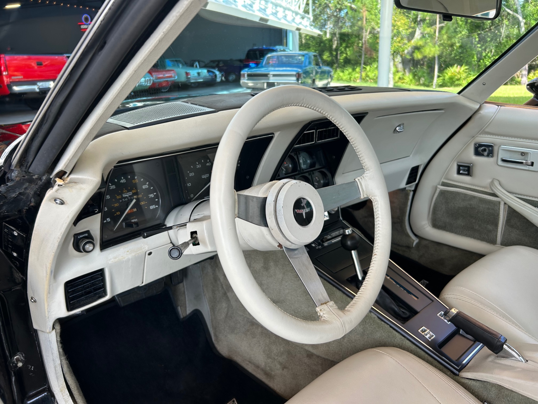 Vehicle photo 31