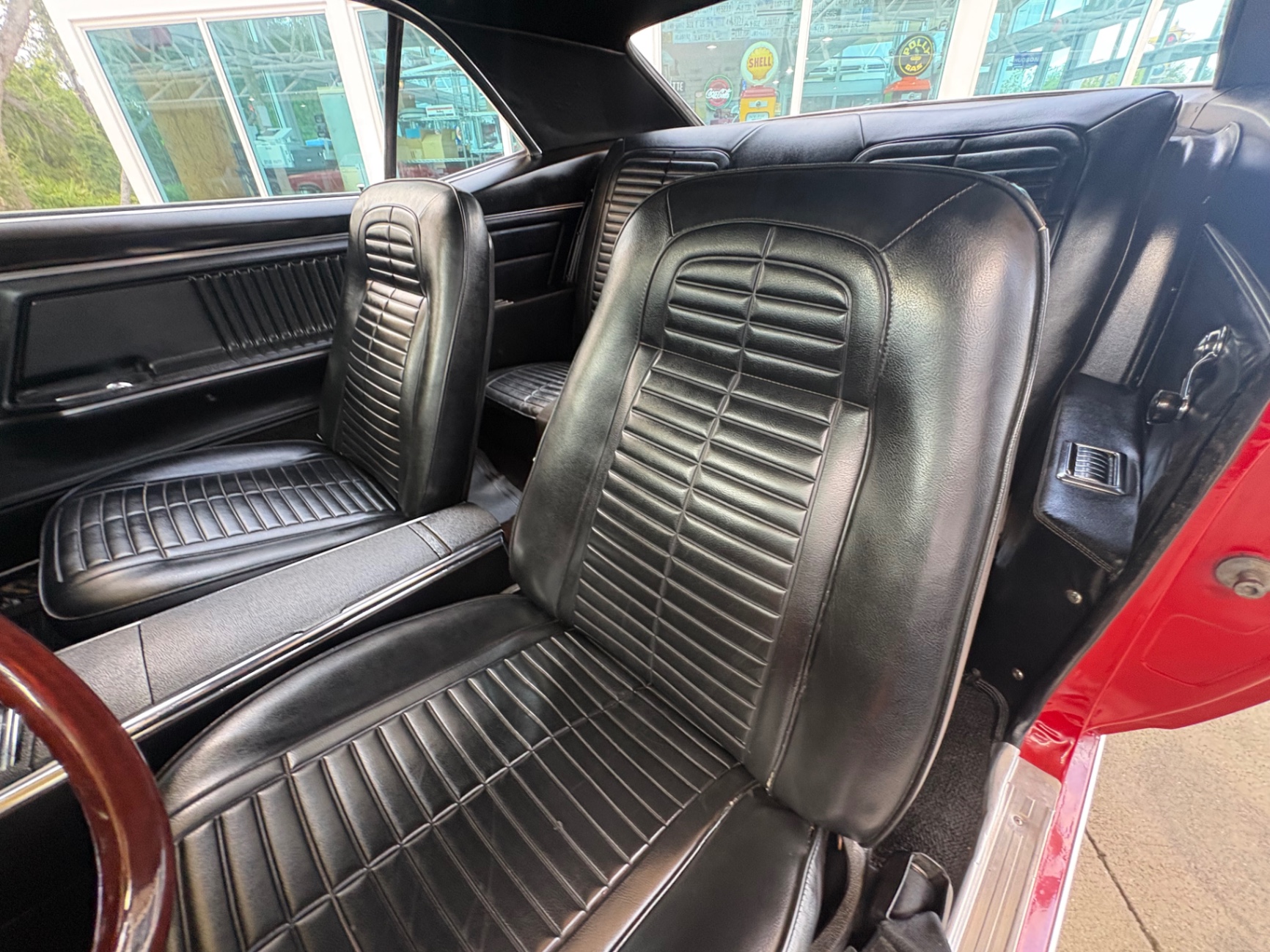 Vehicle photo 36