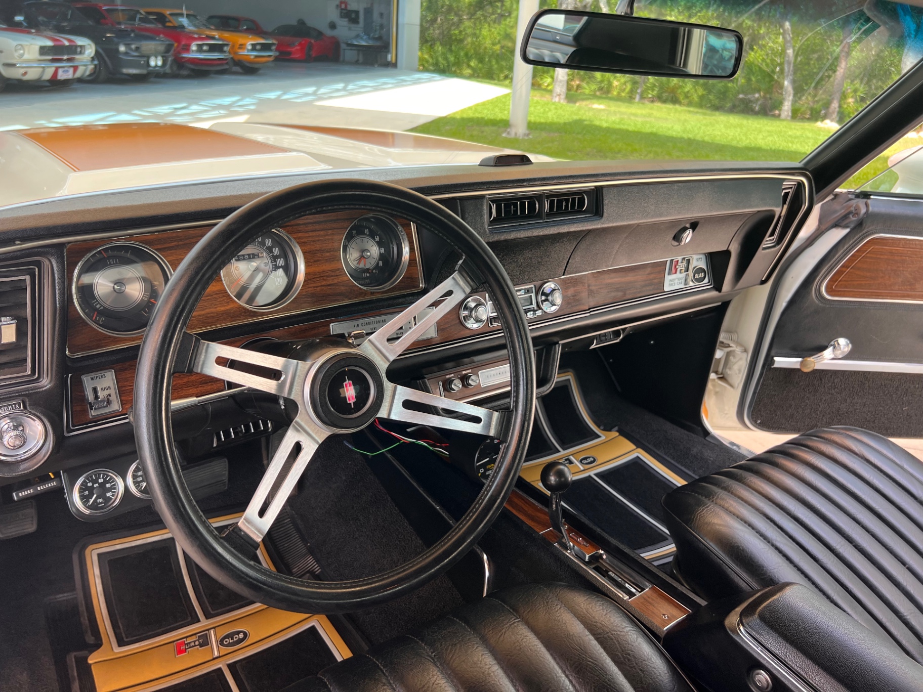 Vehicle photo 26