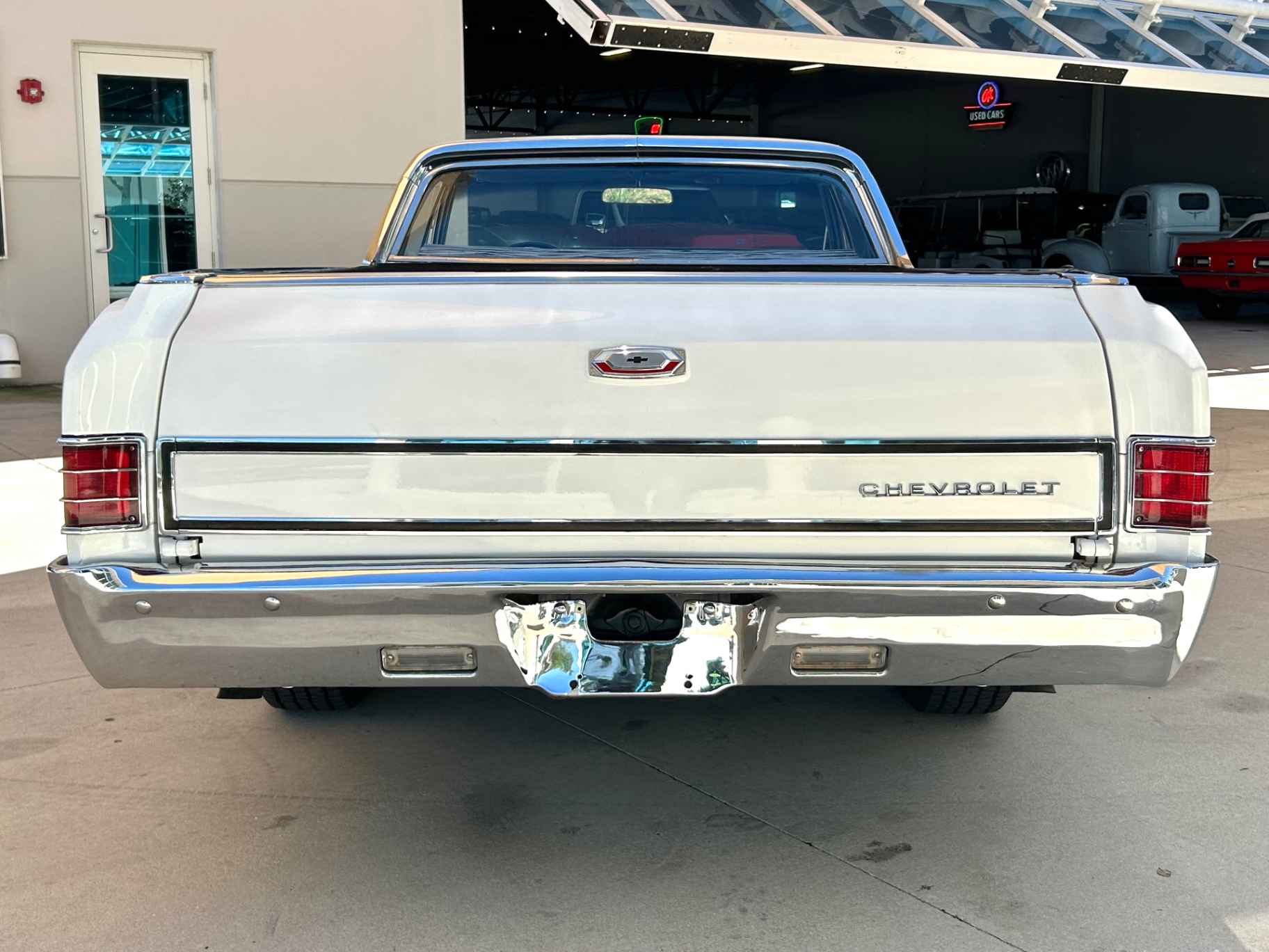 Vehicle photo 6