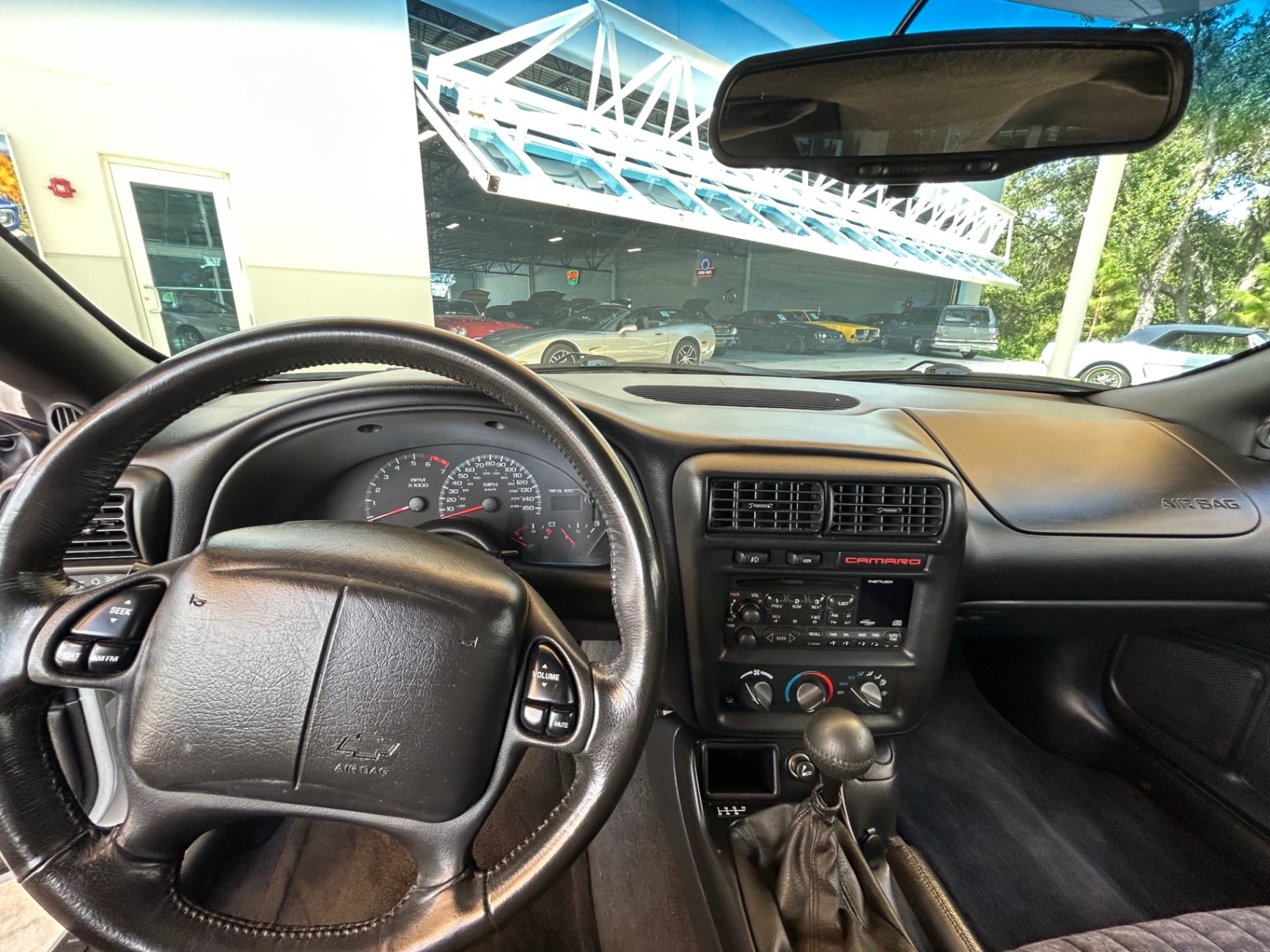 Vehicle photo 23