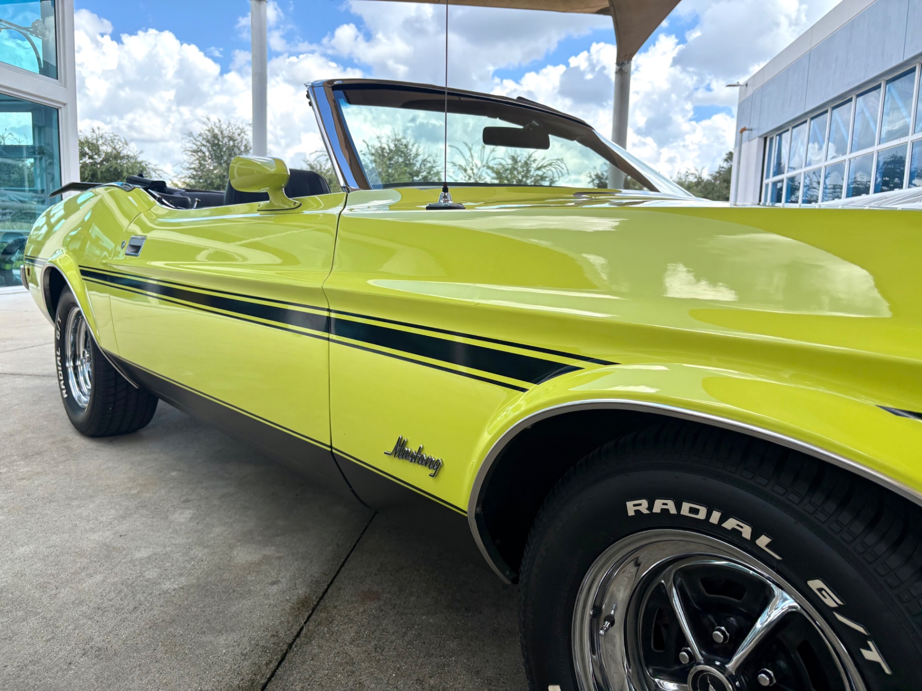 Vehicle photo 18
