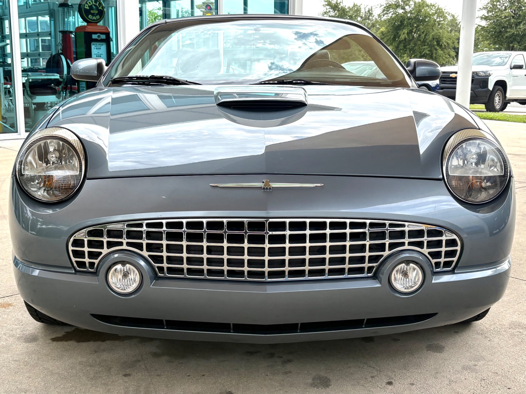 Vehicle photo 2