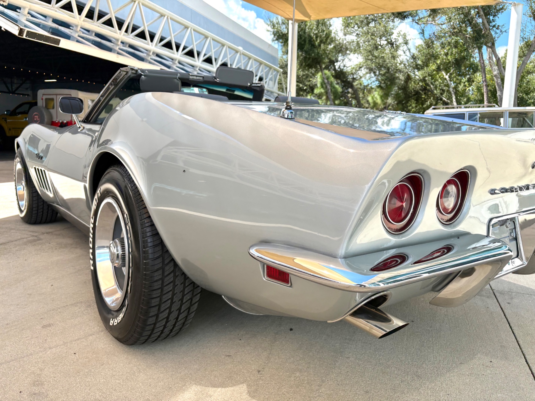 Vehicle photo 14
