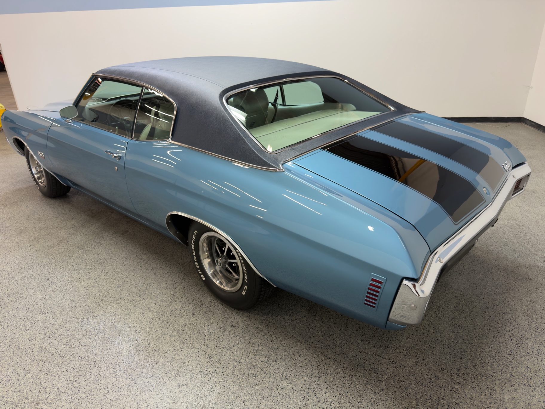 Vehicle photo 36