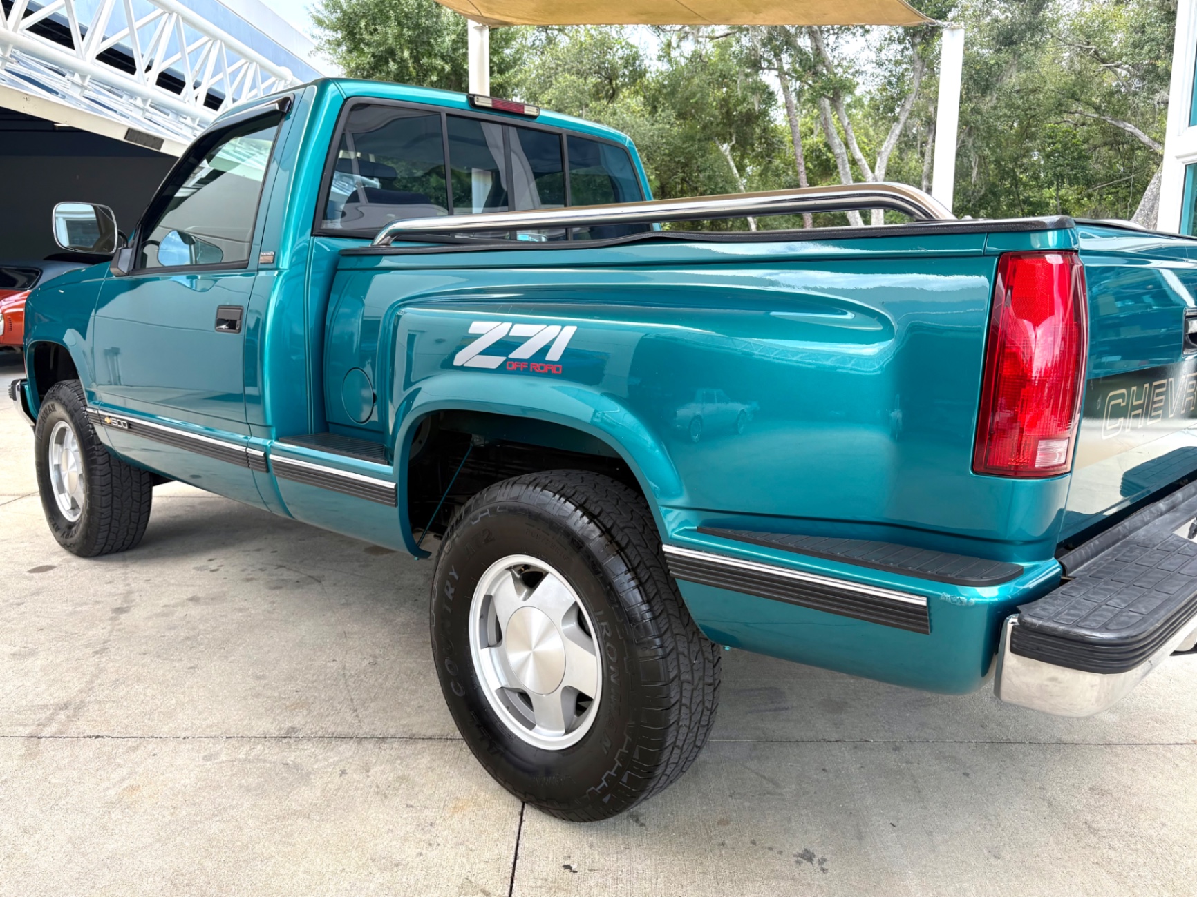 Vehicle photo 15