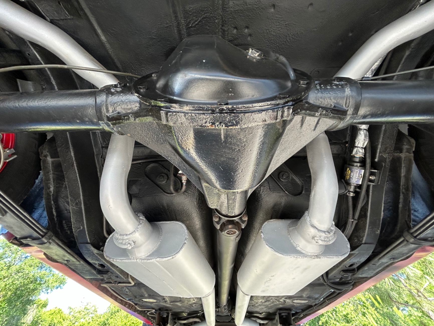Vehicle photo 28