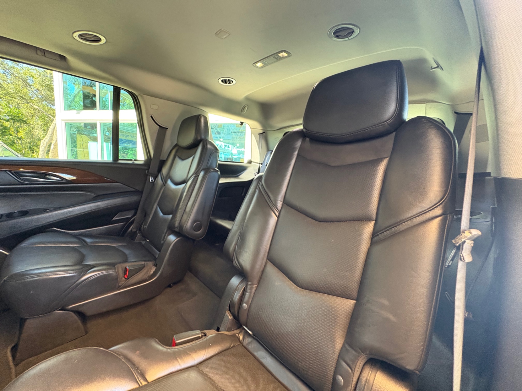 Vehicle photo 37