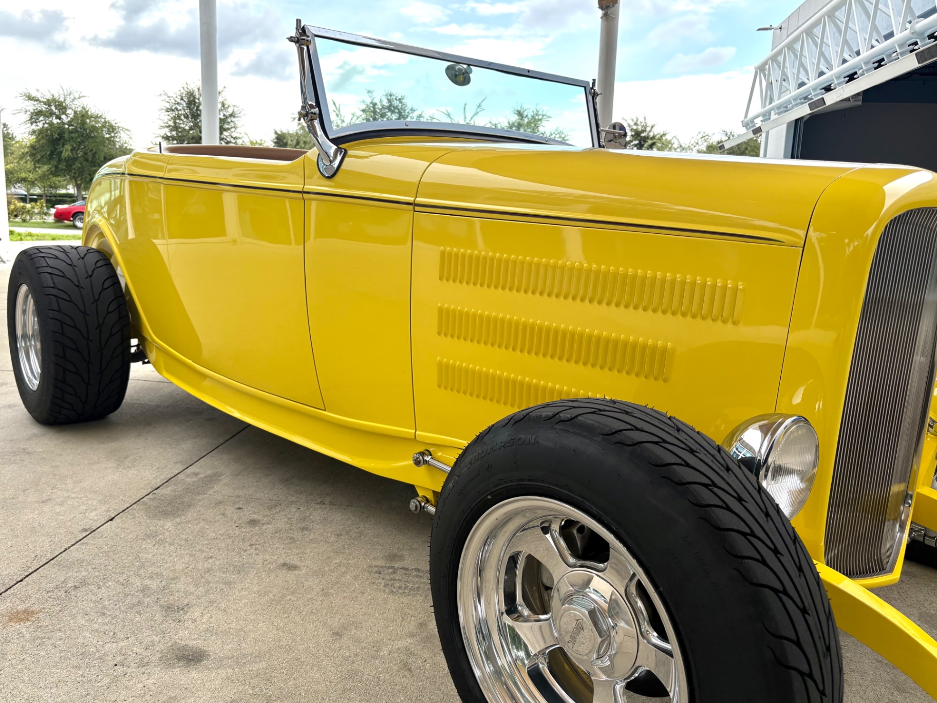 Vehicle photo 19