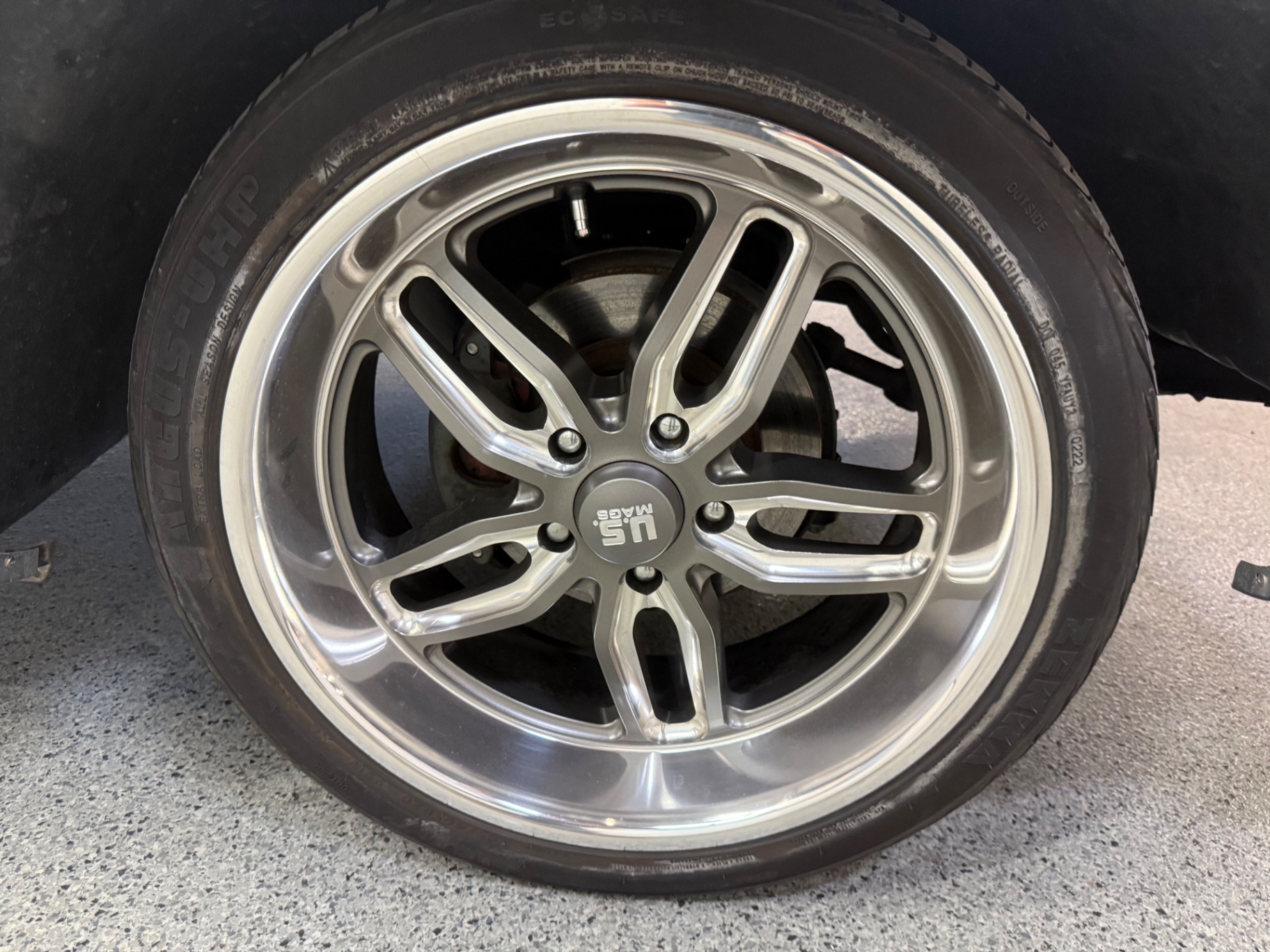 Vehicle photo 12