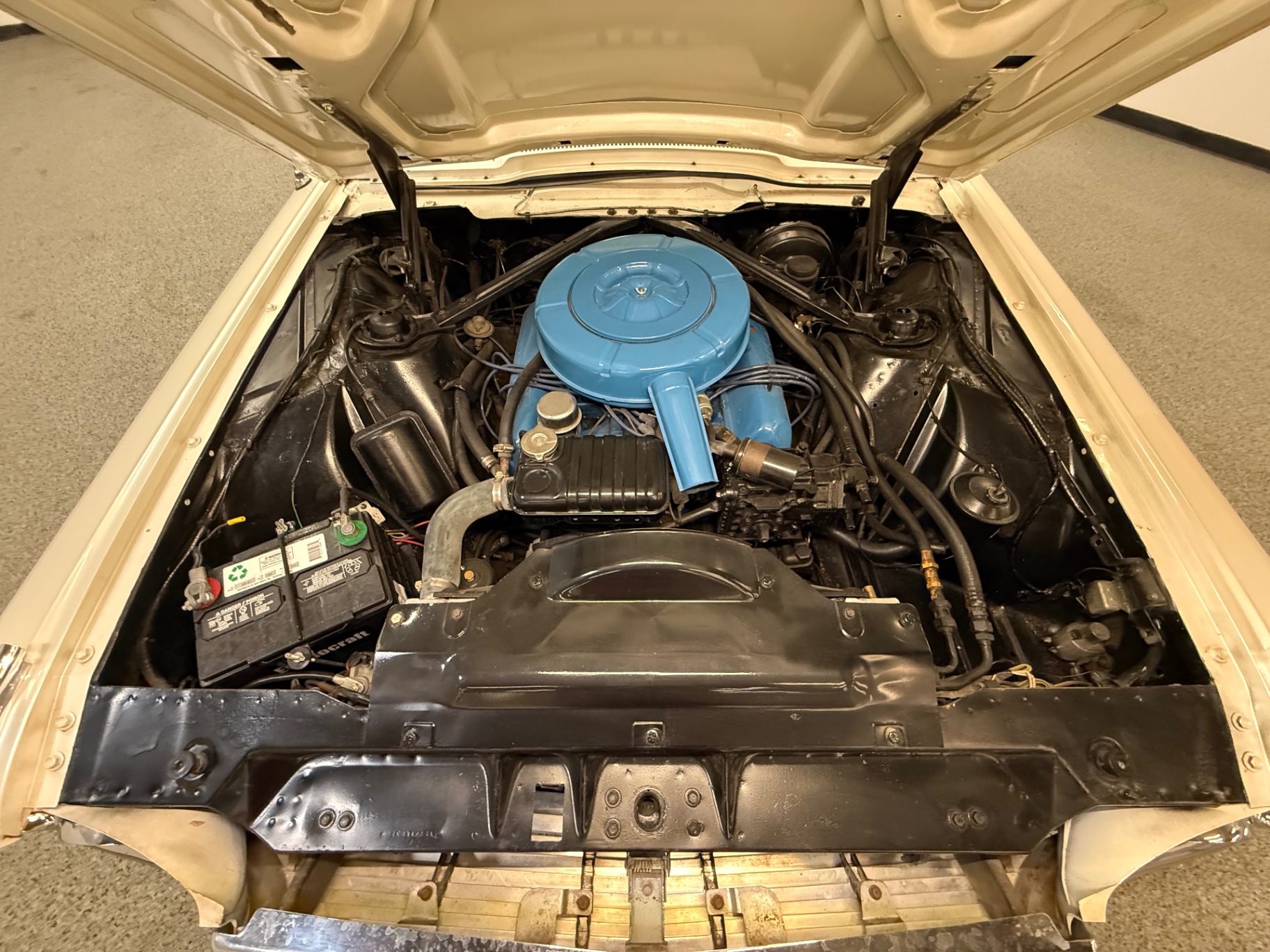 Vehicle photo 26