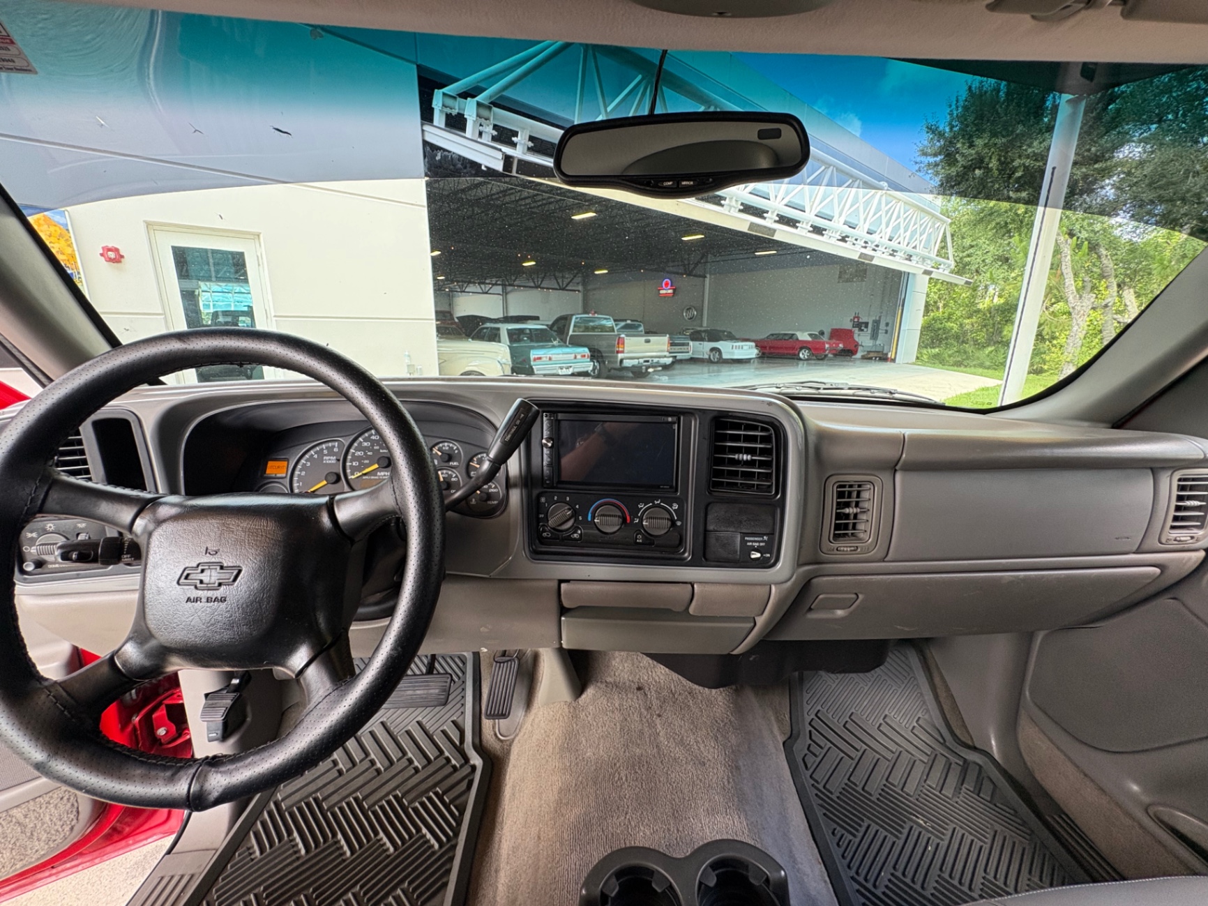 Vehicle photo 34