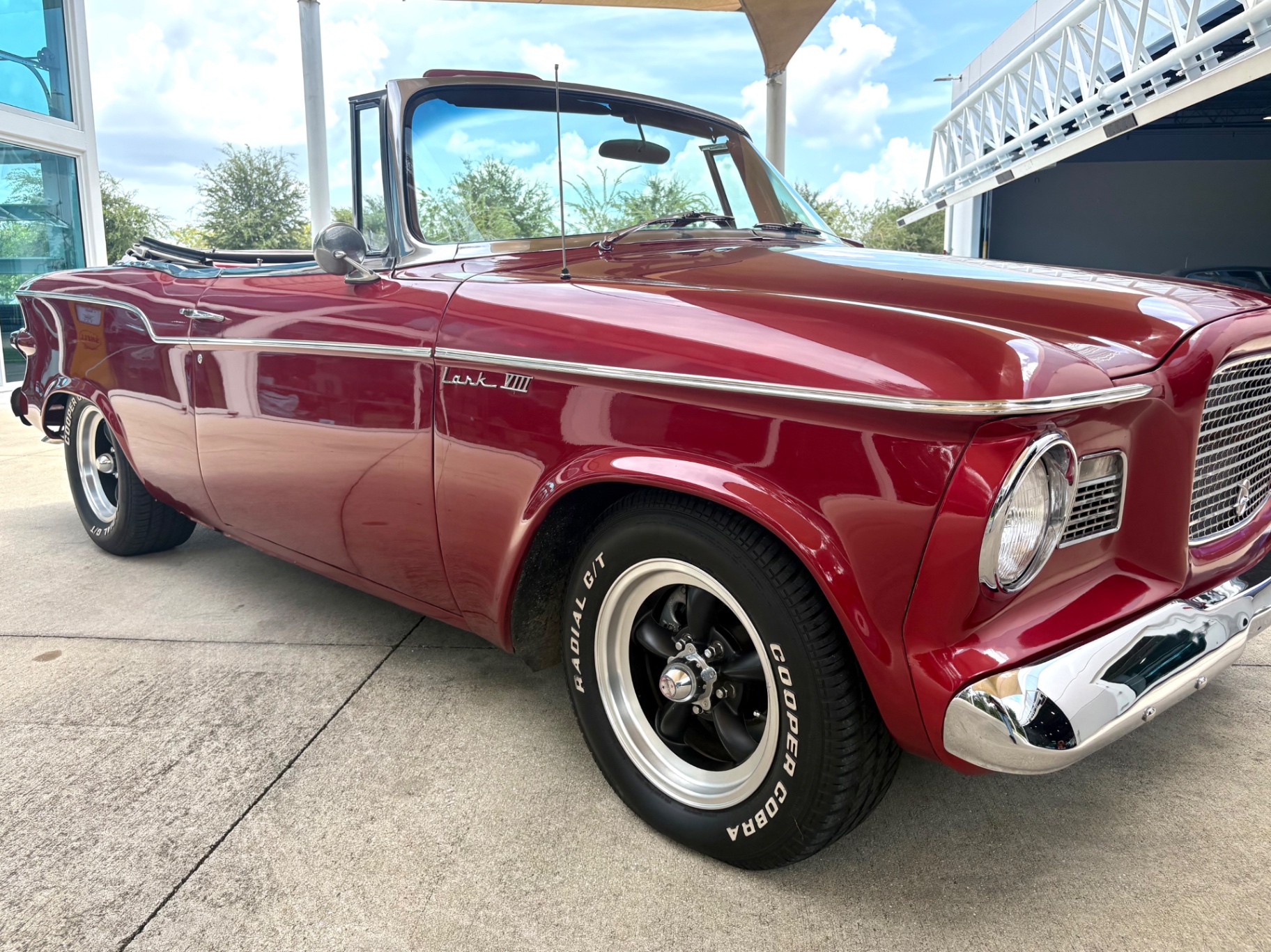 Vehicle photo 19