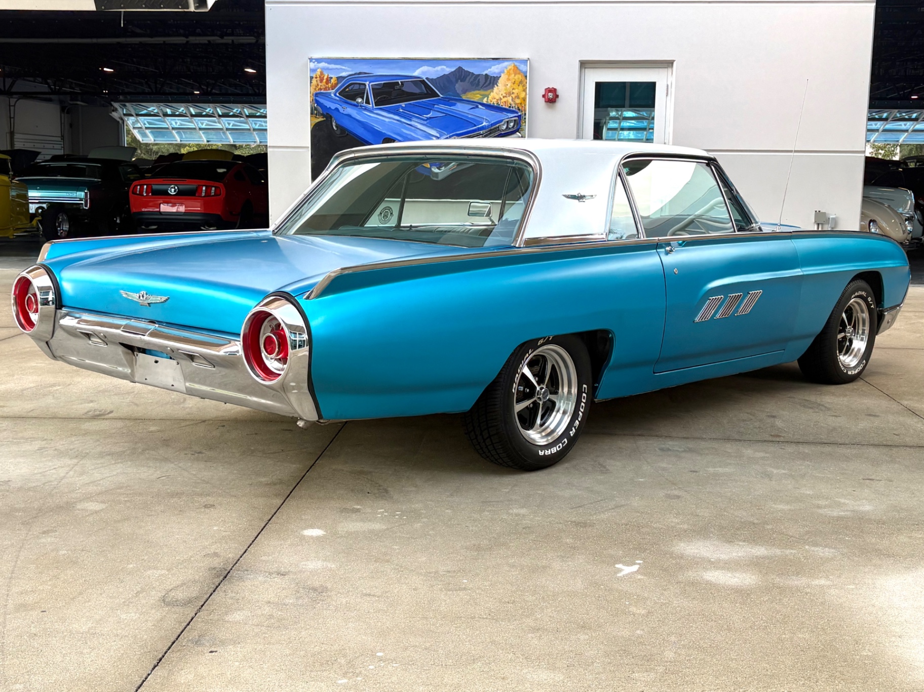 Vehicle photo 8