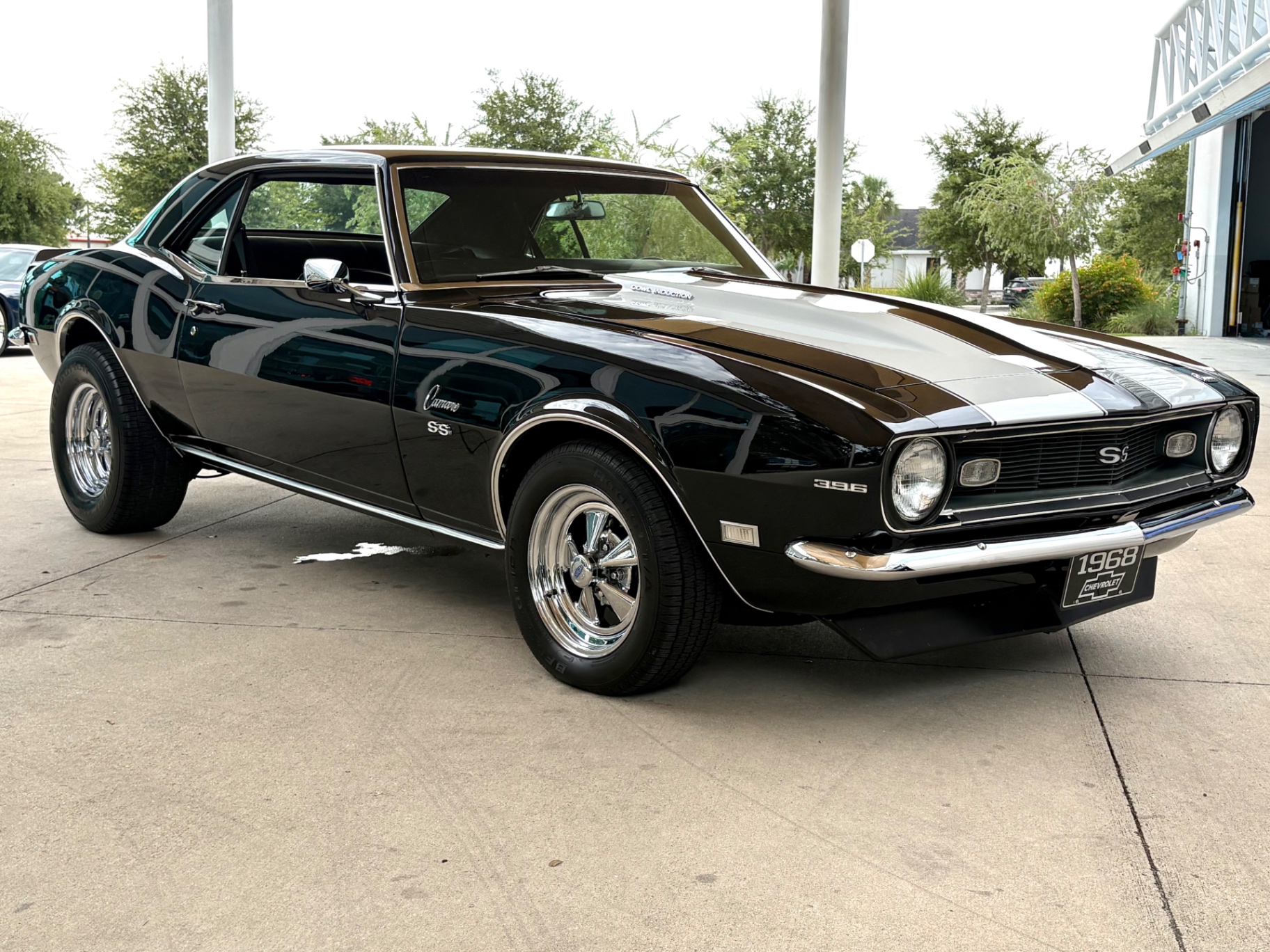 Vehicle photo 4