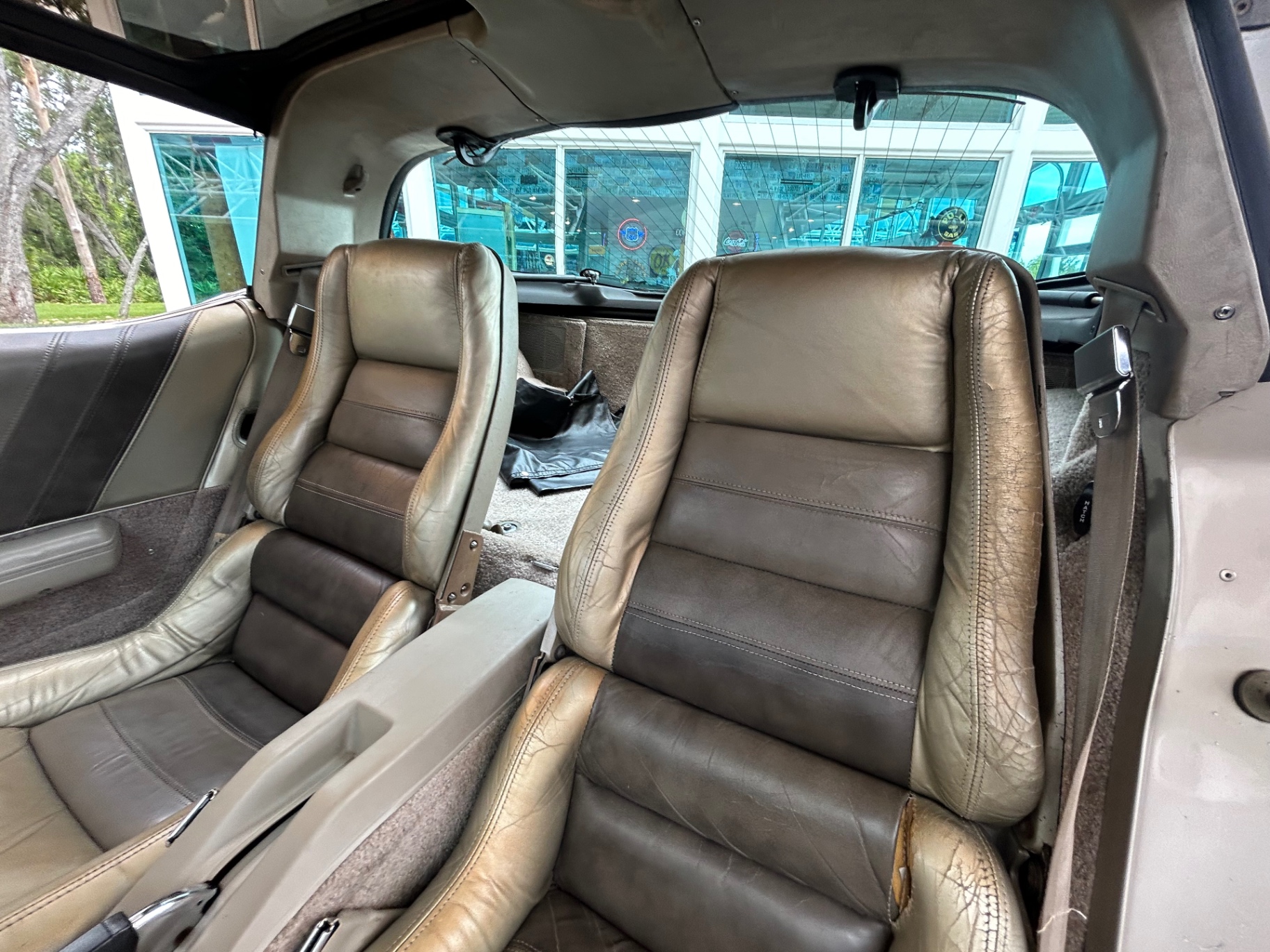 Vehicle photo 20