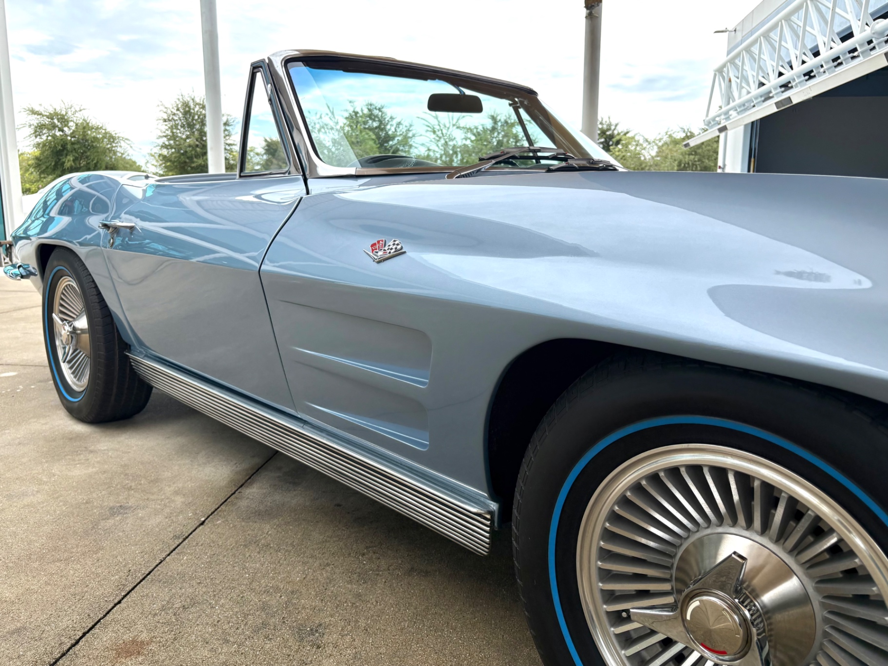 Vehicle photo 19
