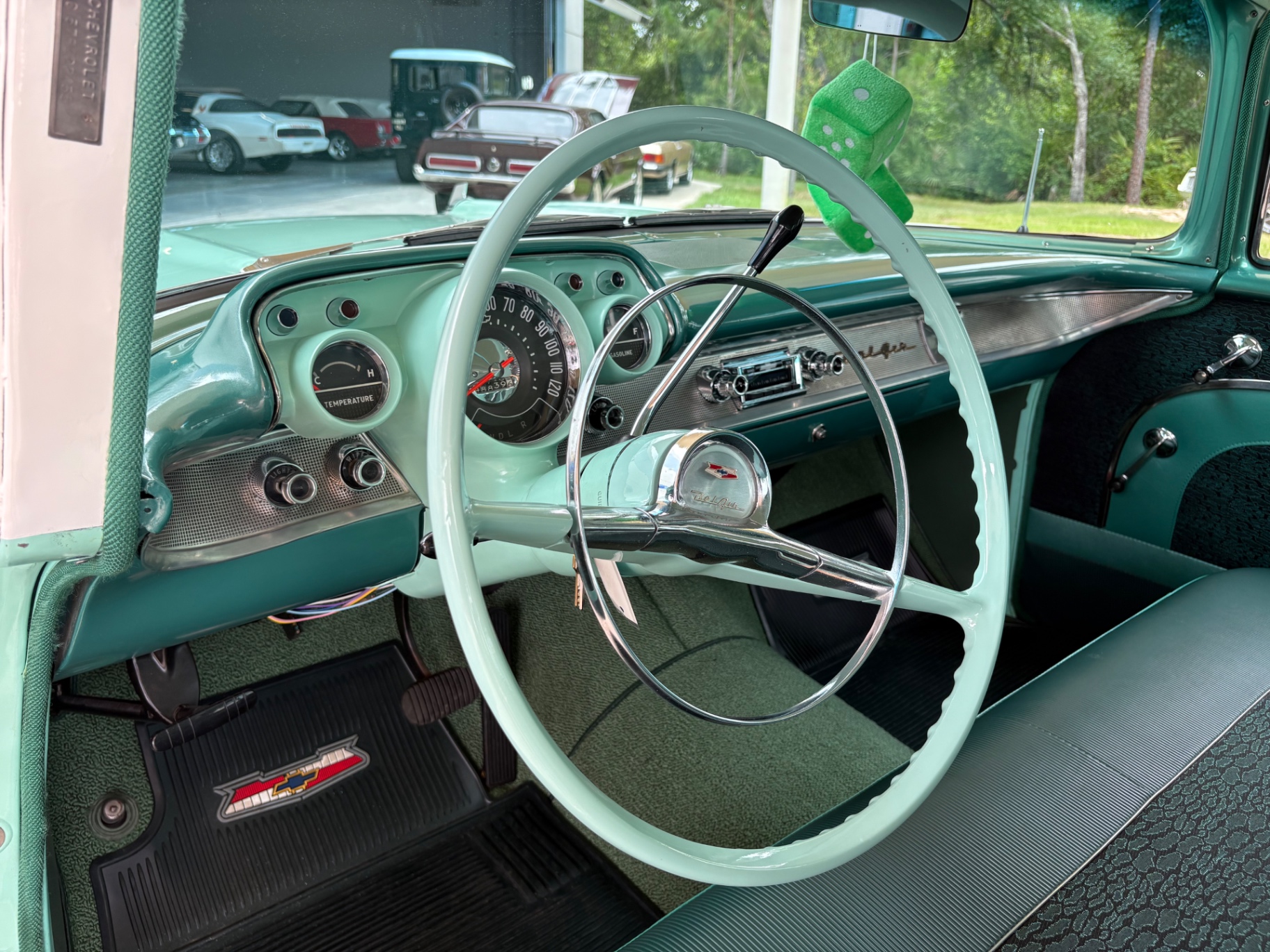 Vehicle photo 33