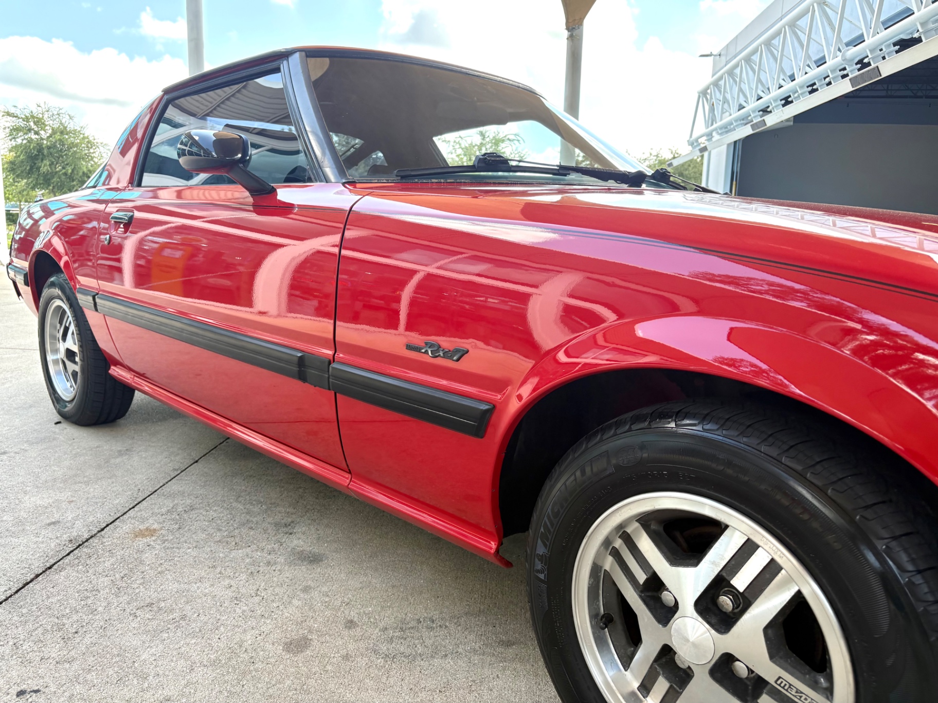 Vehicle photo 19