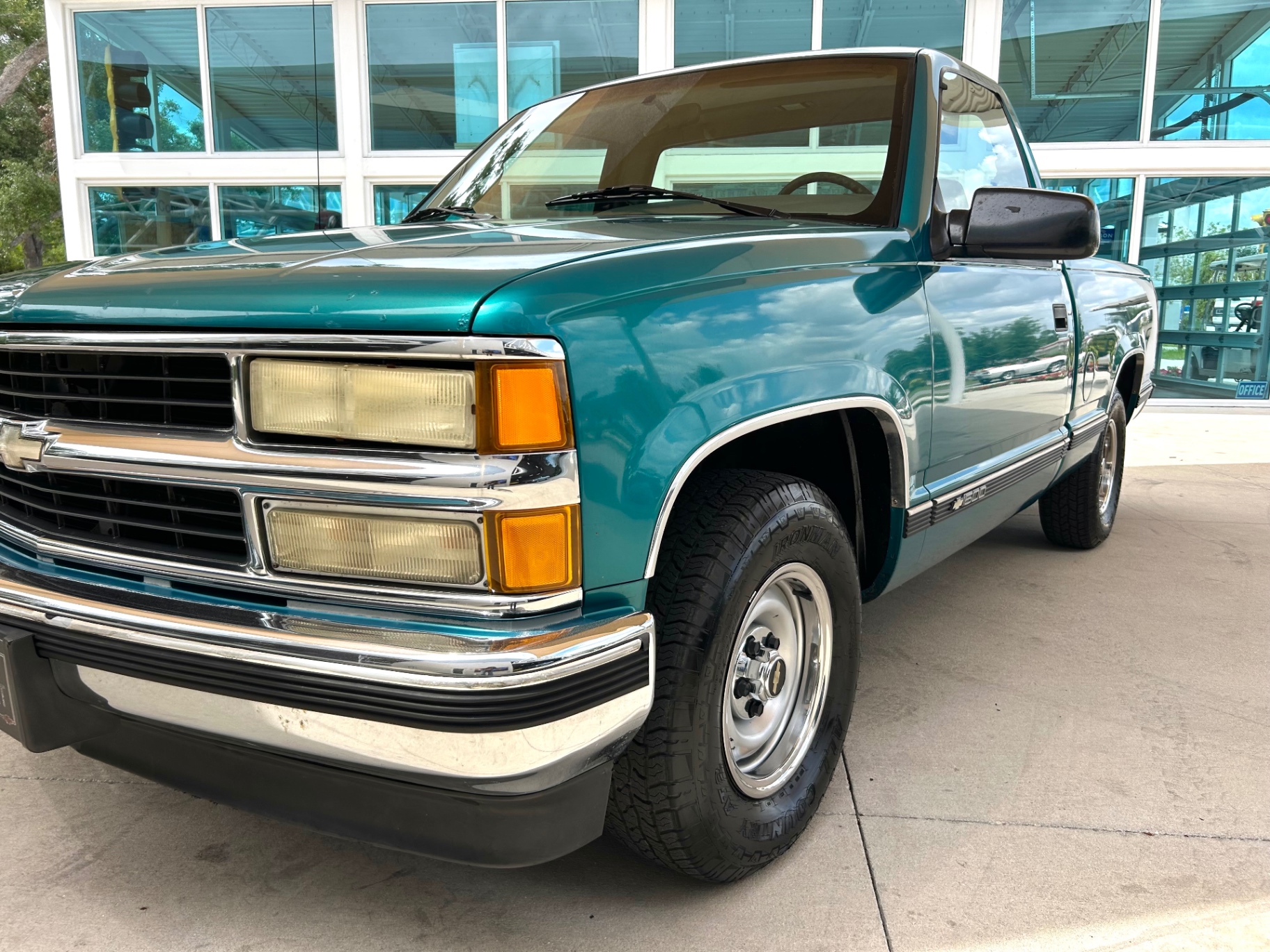Vehicle photo 11