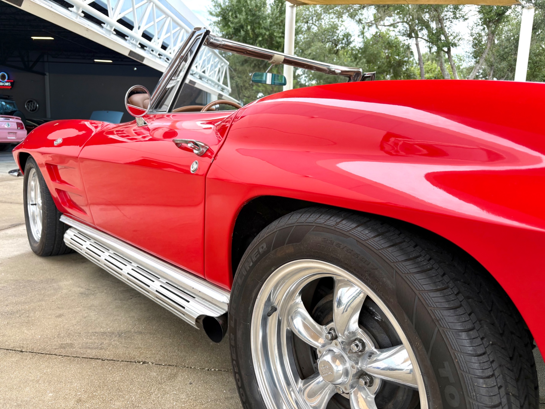 Vehicle photo 14