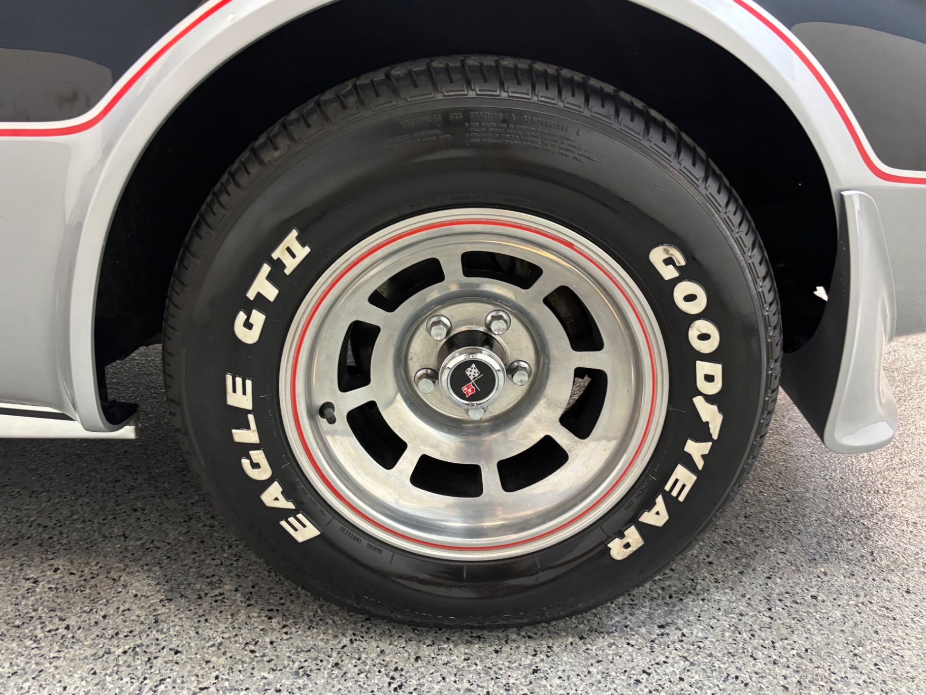 Vehicle photo 13