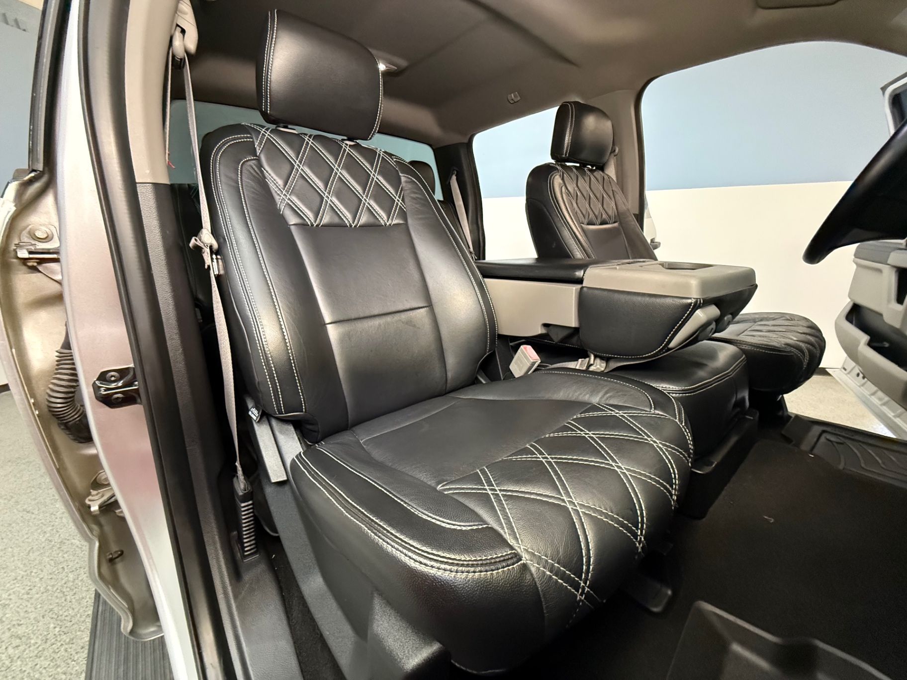 Vehicle photo 37