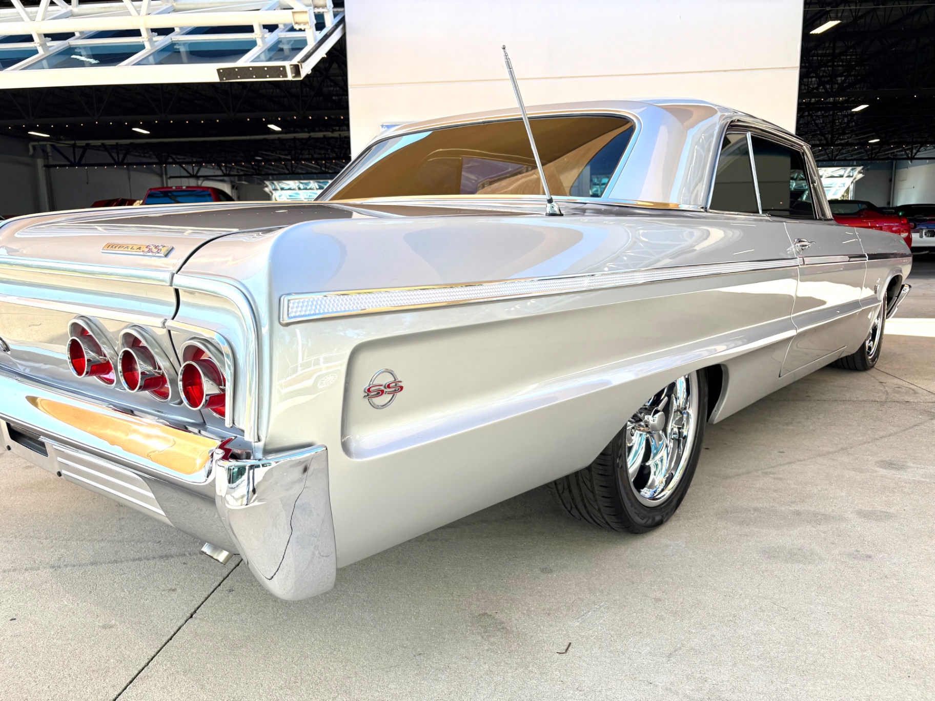 Vehicle photo 16