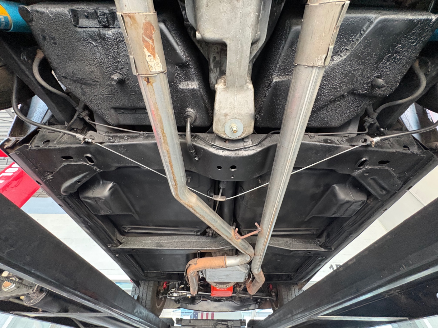 Vehicle photo 46