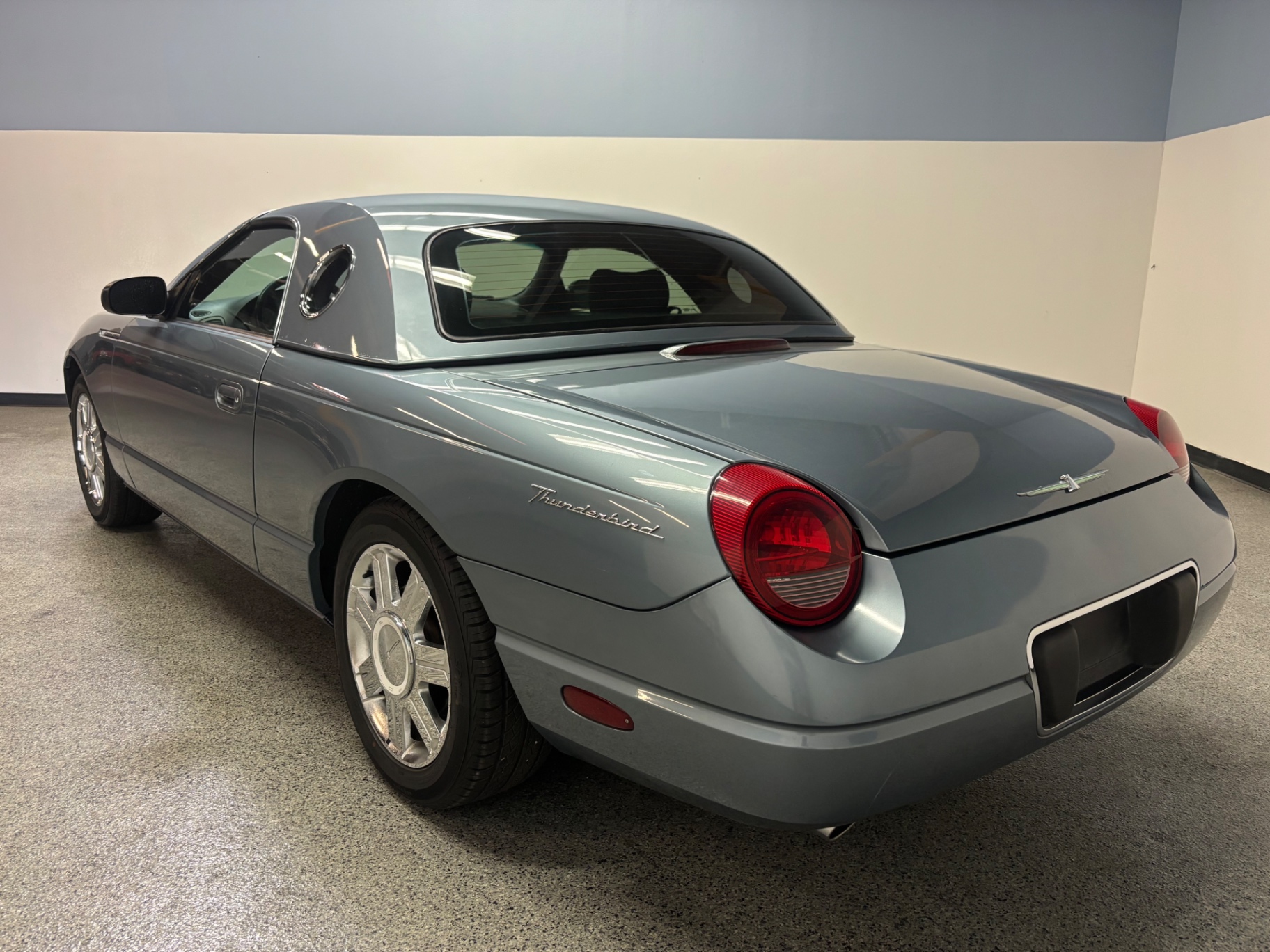 Vehicle photo 5
