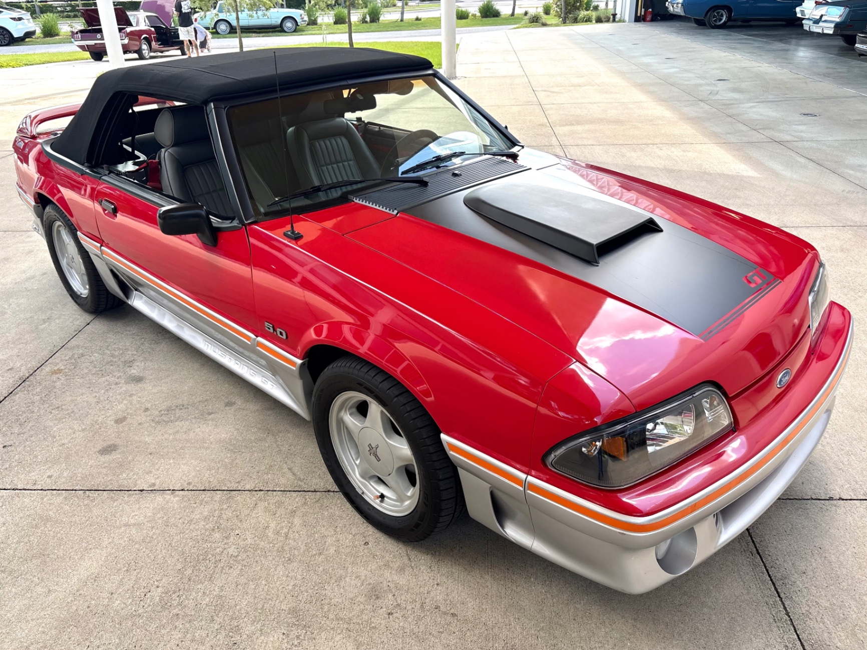 Vehicle photo 21