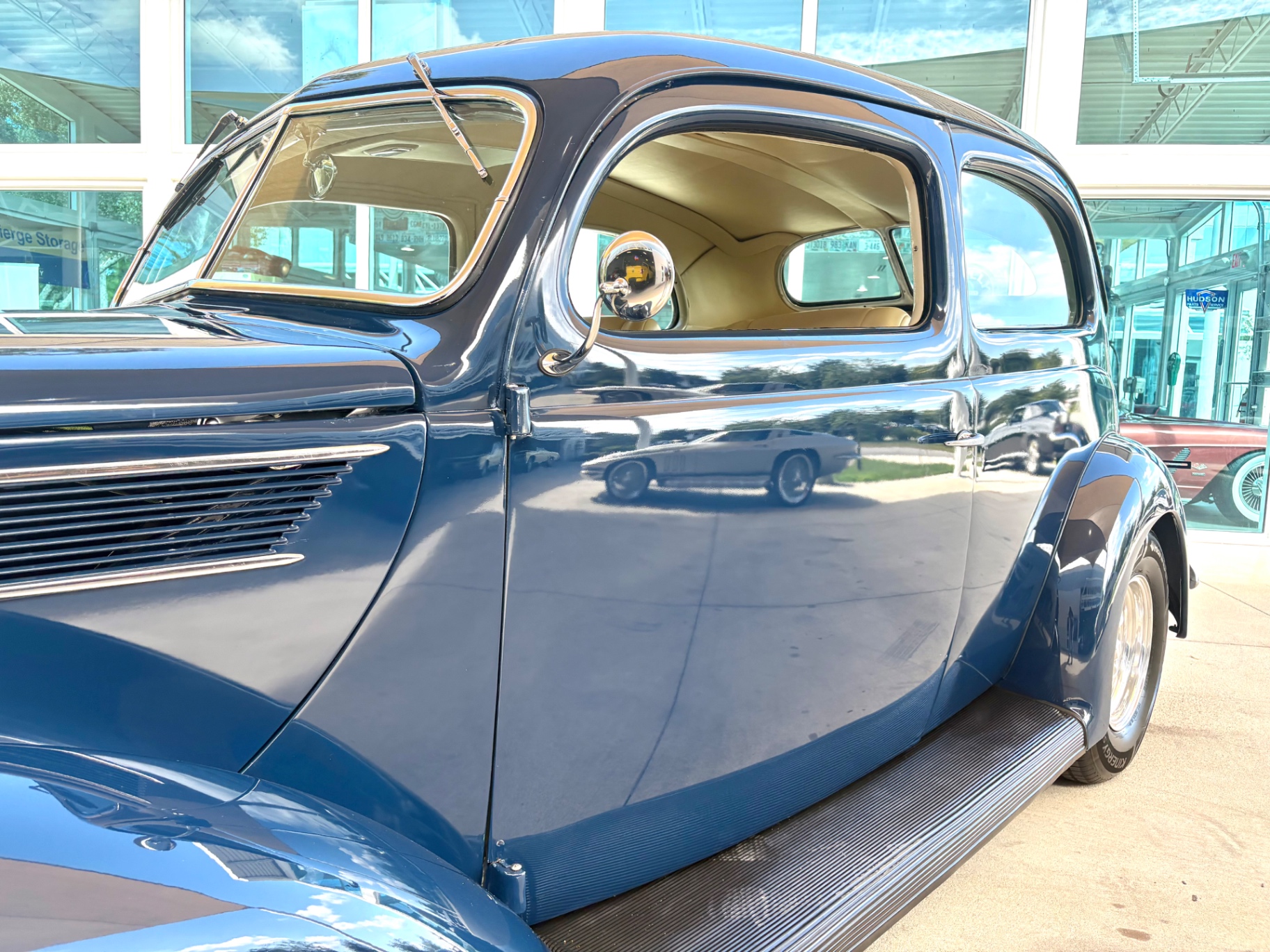 Vehicle photo 12