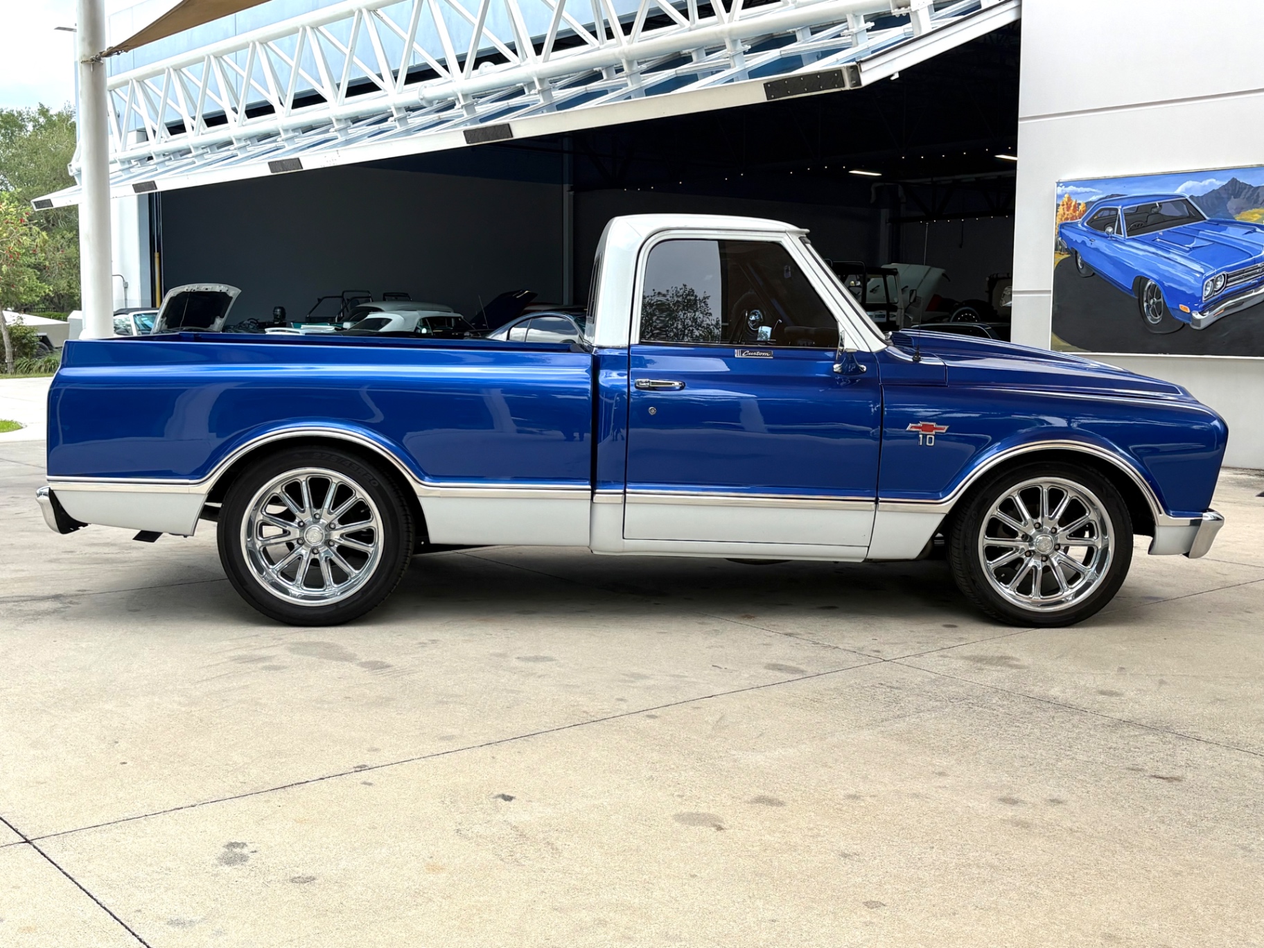 Vehicle photo 5
