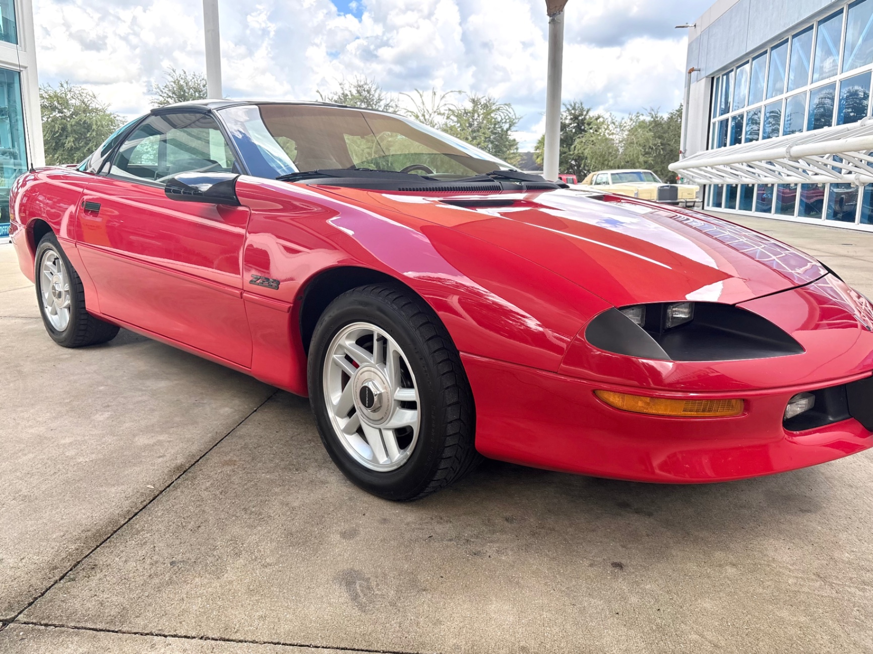Vehicle photo 19