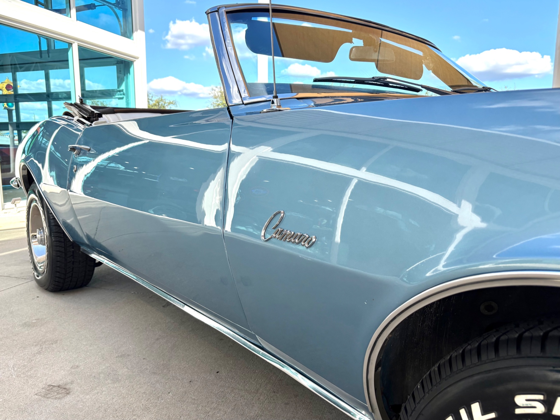 Vehicle photo 18