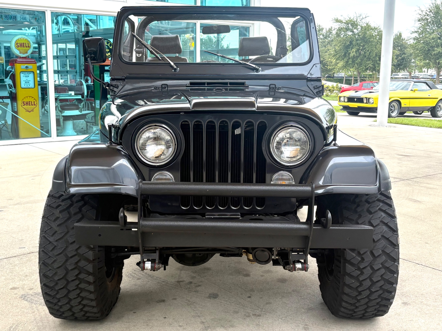Vehicle photo 2