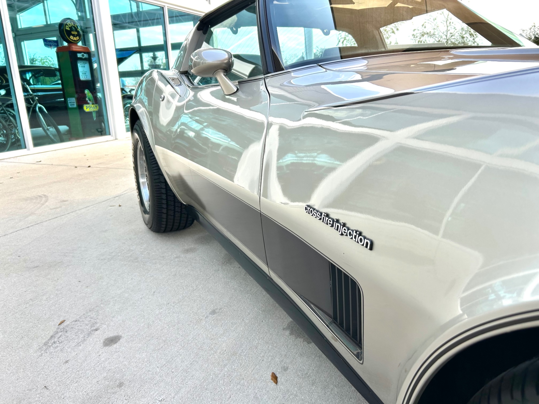 Vehicle photo 18