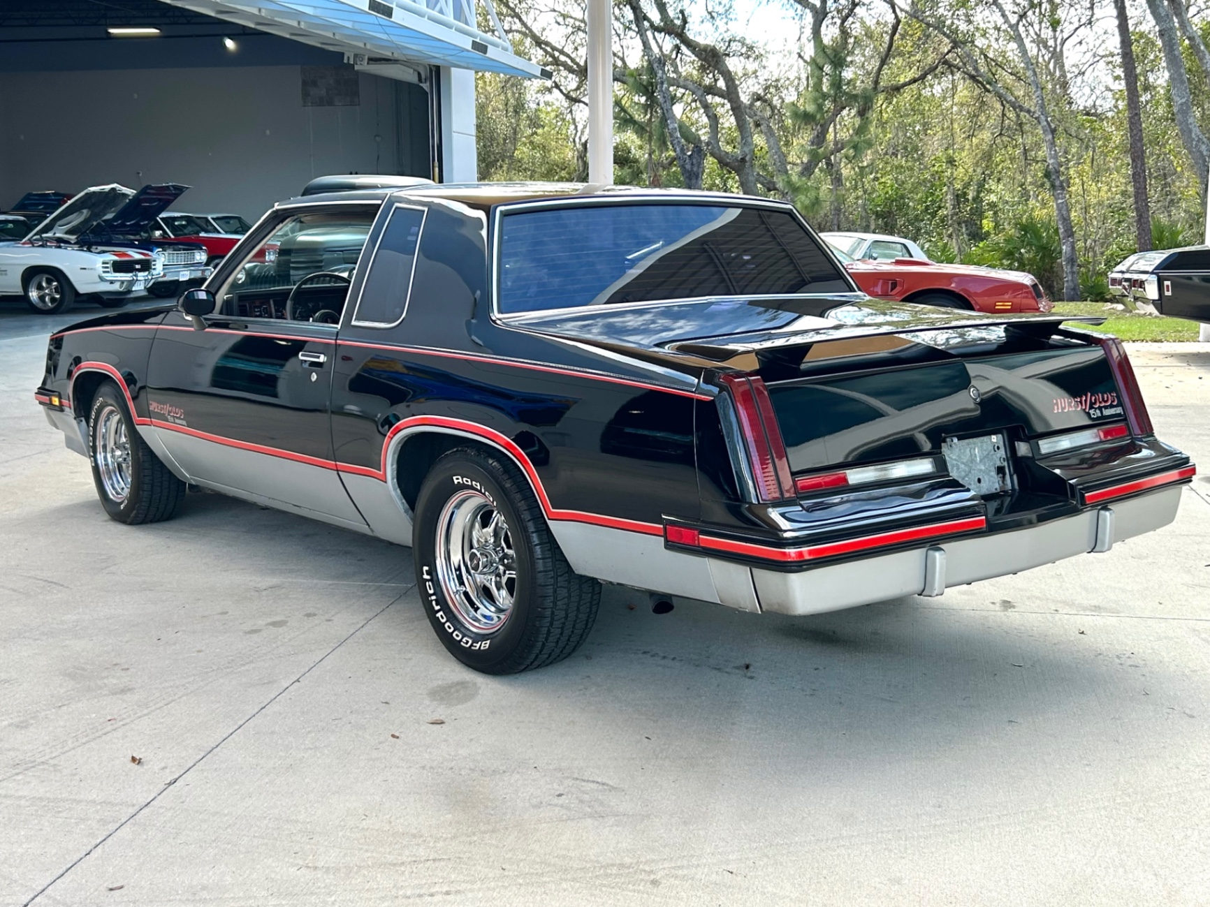 Vehicle photo 7