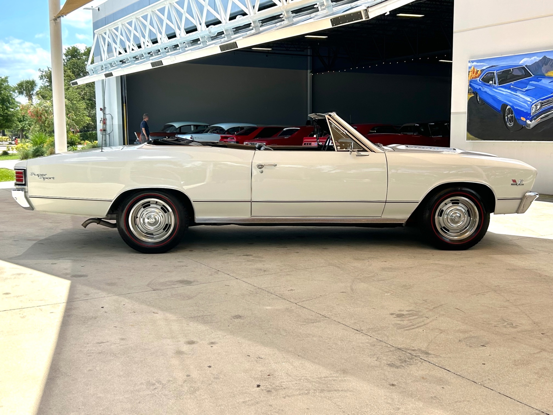 Vehicle photo 4