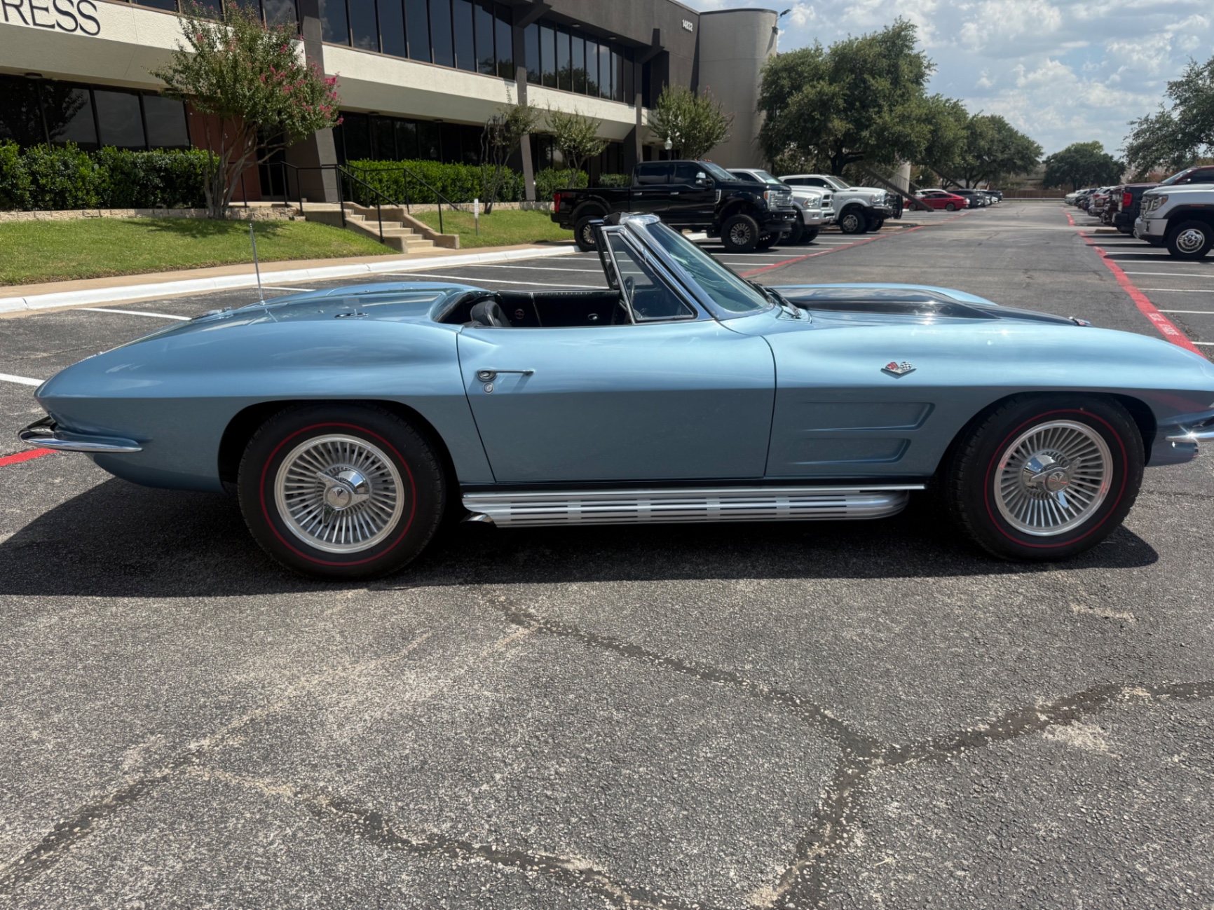 Vehicle photo 9
