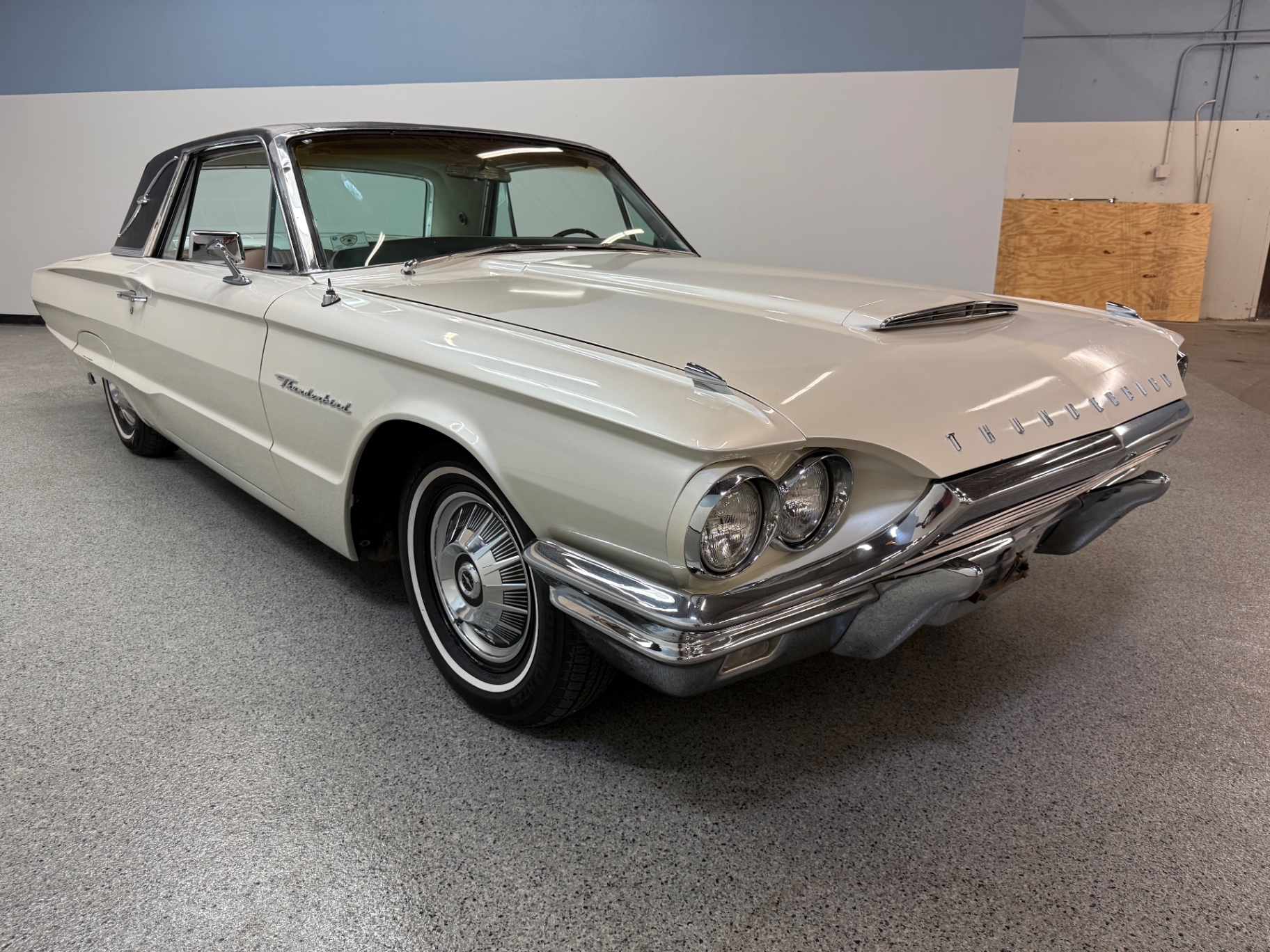 Vehicle photo 10